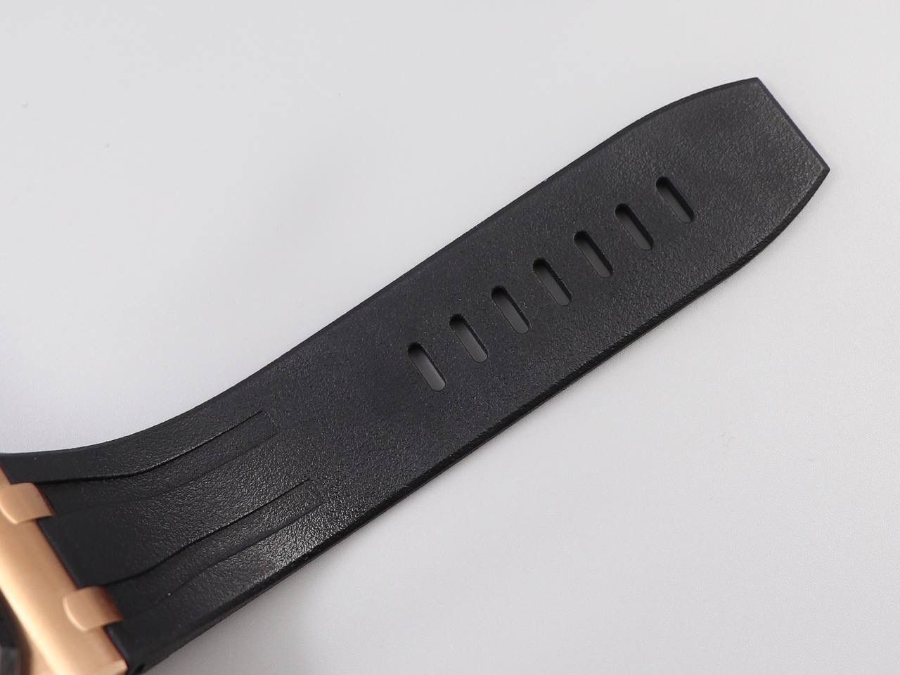 AP 26400皇家橡树v2版 金壳陶瓷圈材质 44毫米直径 搭载复刻原版CaL．3126机芯 陶瓷圈口 市面上最顶级版本的超级复刻🔥