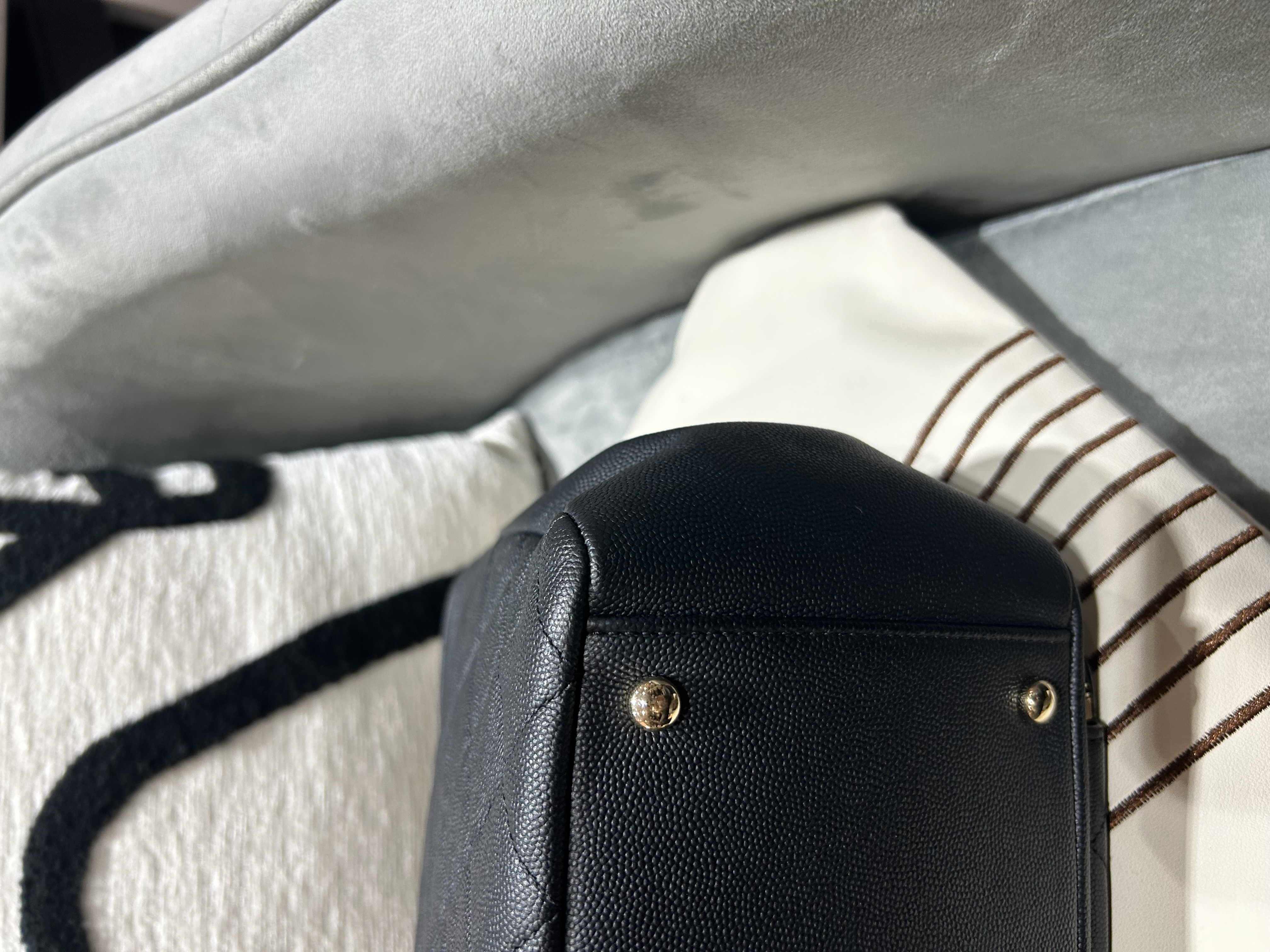 CHANEL Business Affinity Small Caviar calfskin bag 黑色顆粒紋小牛皮金扣兩用袋A93750  100%Authentic, 95%New ✅28card✅Dust bag
