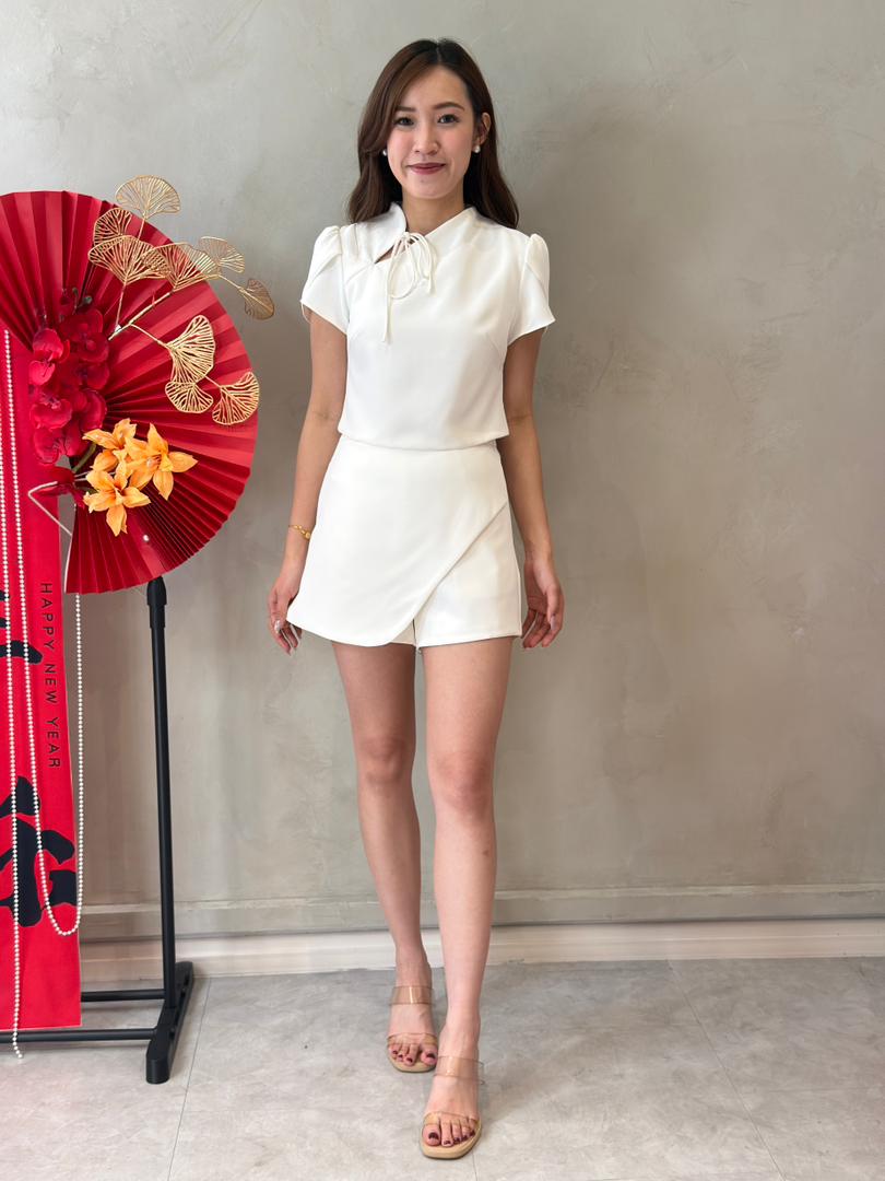 A-T311513 Side Tie Short/Sllv Blouse