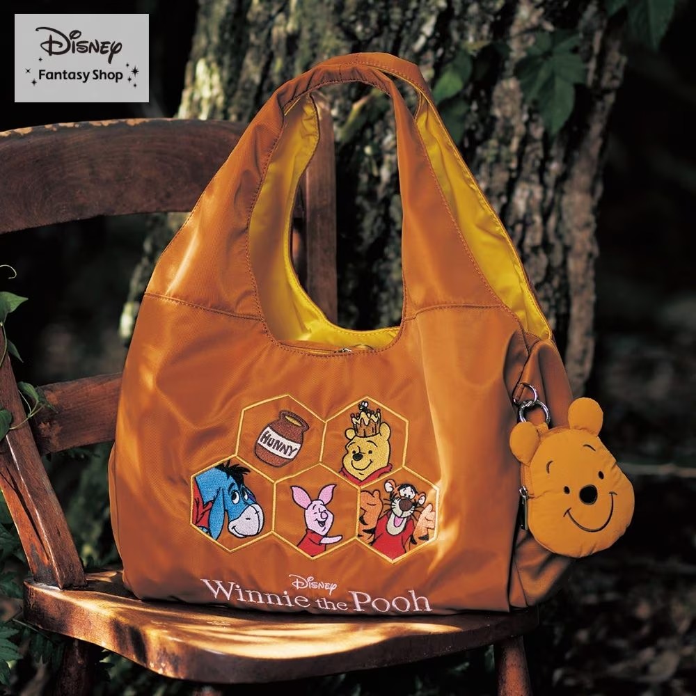 [訂購] [日本直送] 🍯 Winnie the Pooh「赤シャツフレンズ」刺繡手袋 {TF260952}