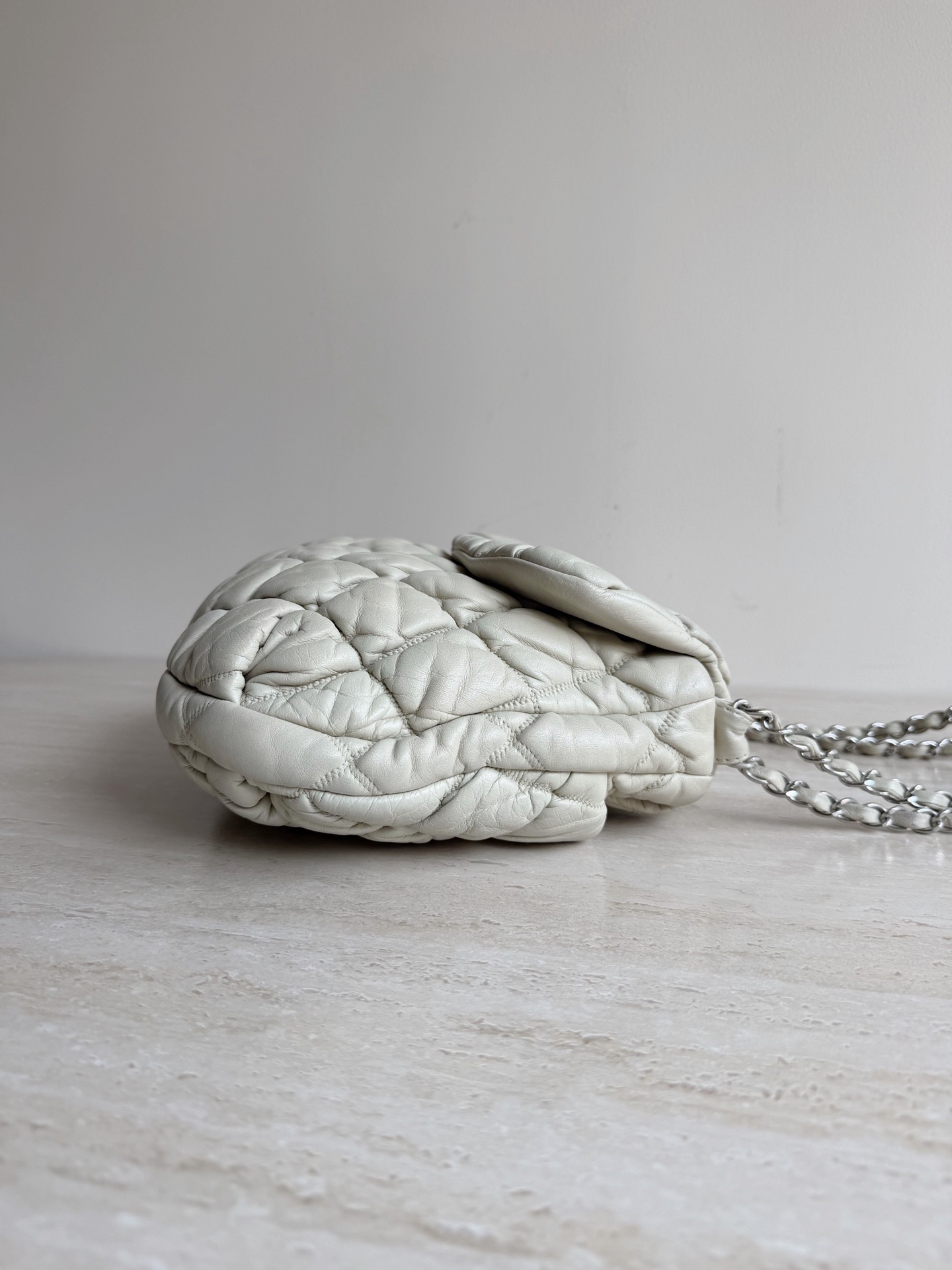 【預訂貨品】Chanel米色泡芙雲朵包