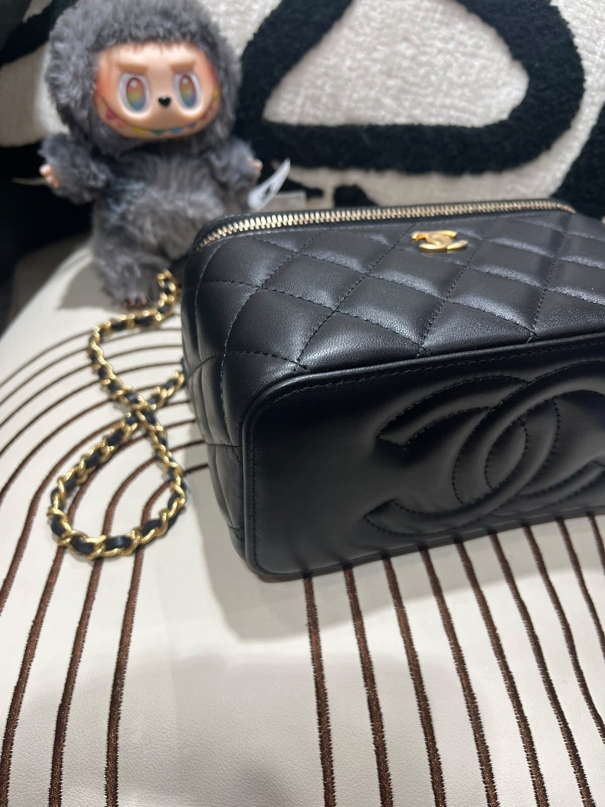 未使用品 Chanel Vanity With Pearl Crush 金球長盒子100%Authentic, Unused全新未使用品✅晶片✅Dust bag✅Box