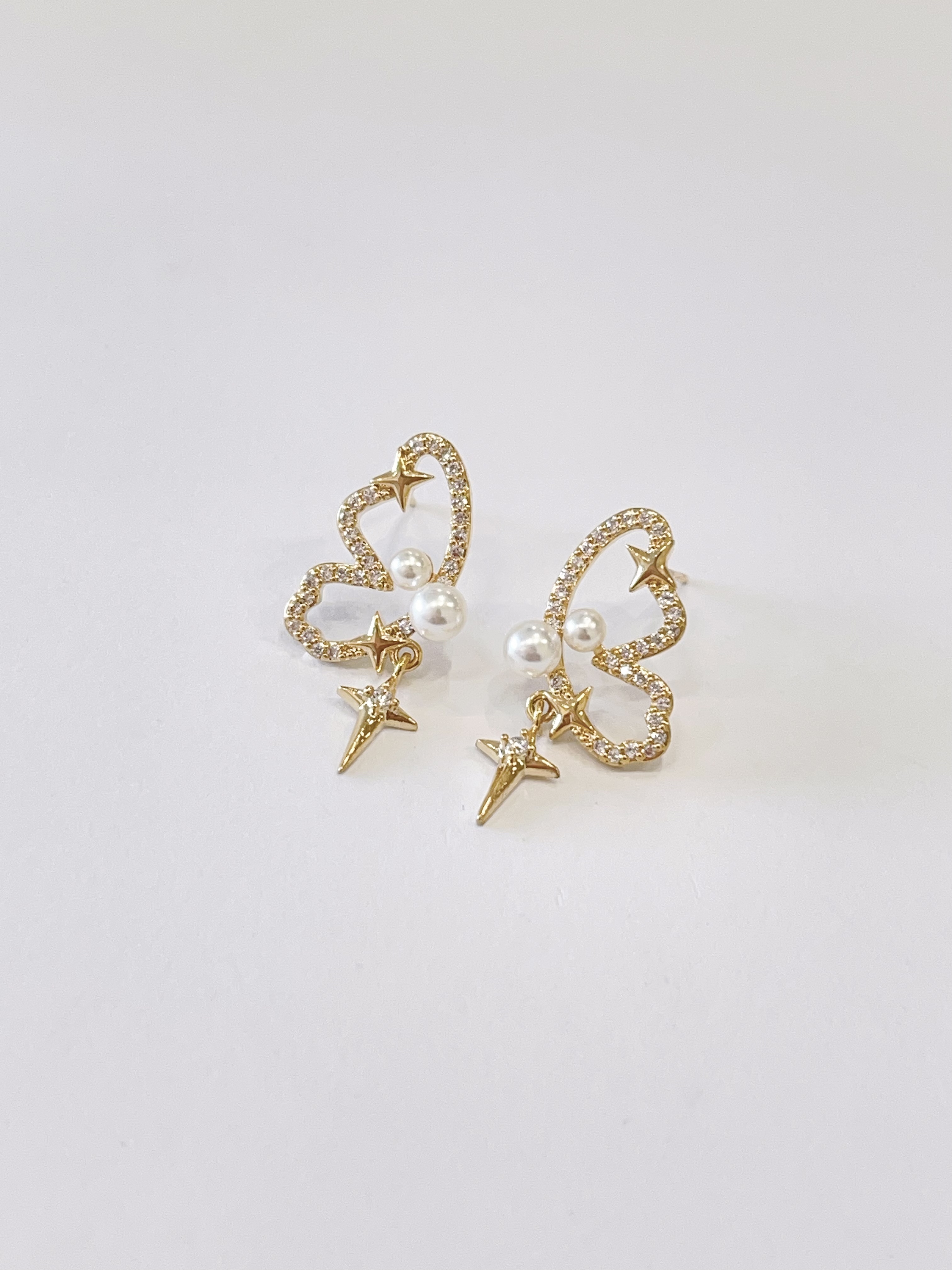 镶钻半蝴蝶珍珠设计耳环