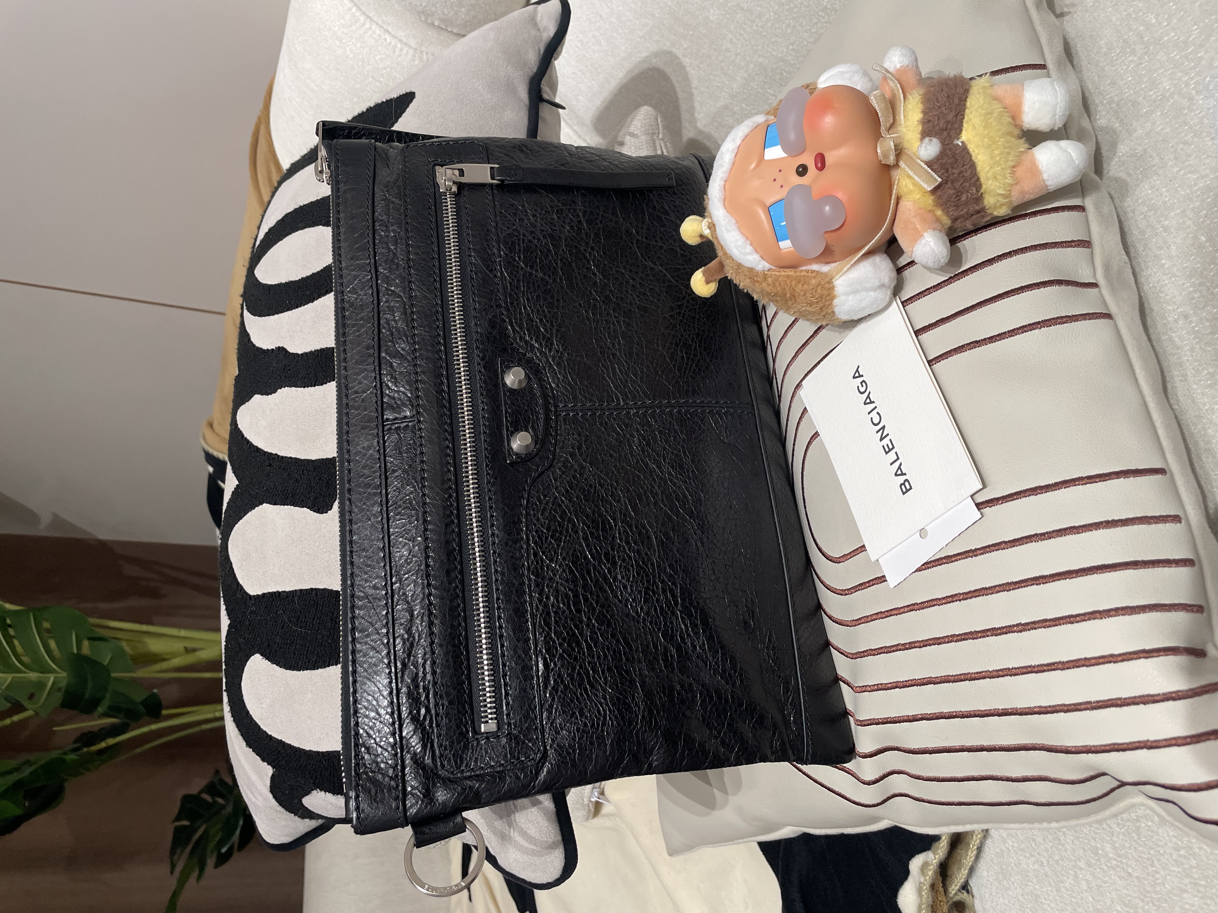 Balenciaga clutch bag 黑色銀扣100%Authentic,98%new✅tap booklet