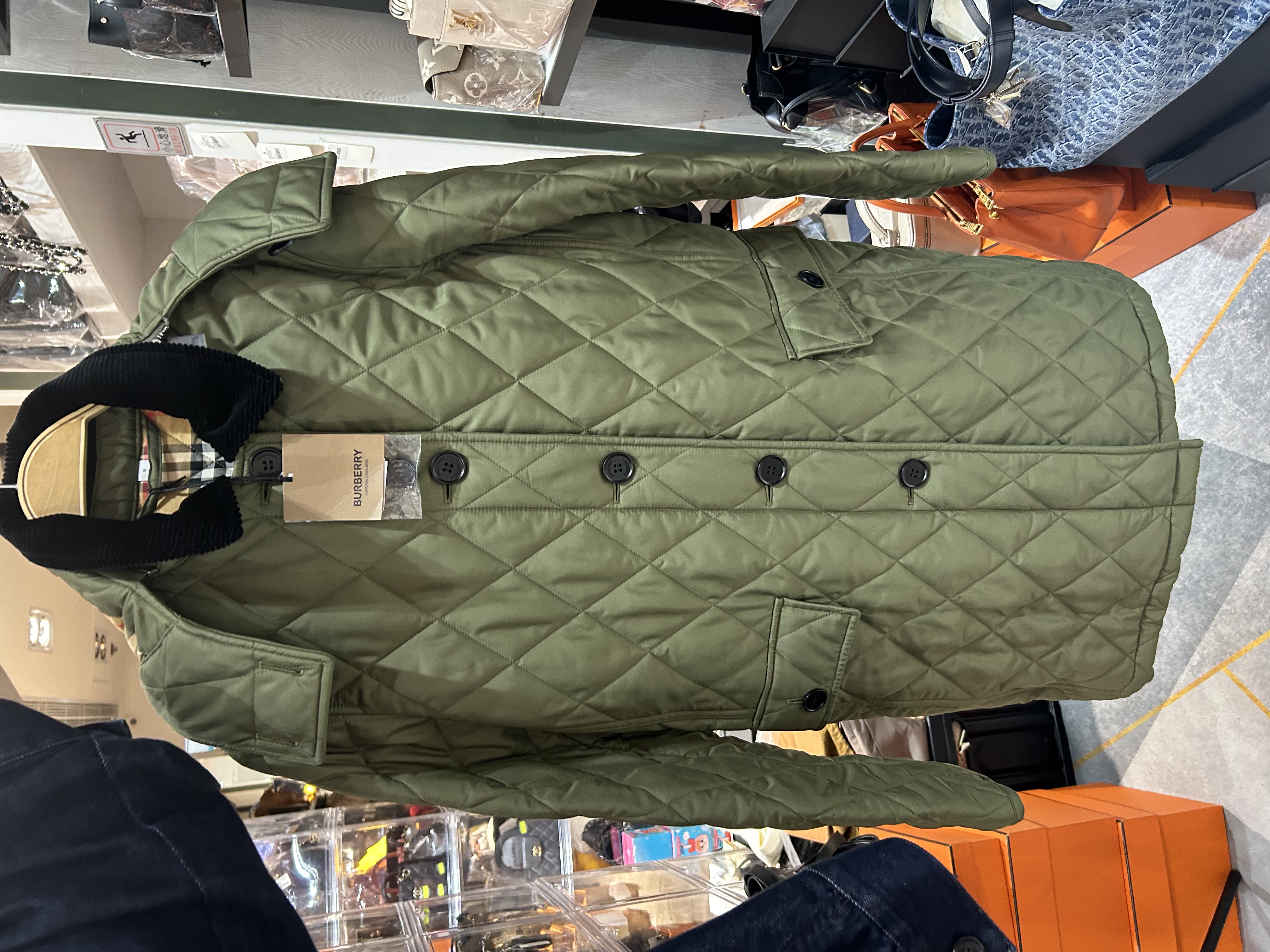 全新 Burberry 軍綠色外套Hooded Outer Size: S 100%Authentic, Brand New 全新