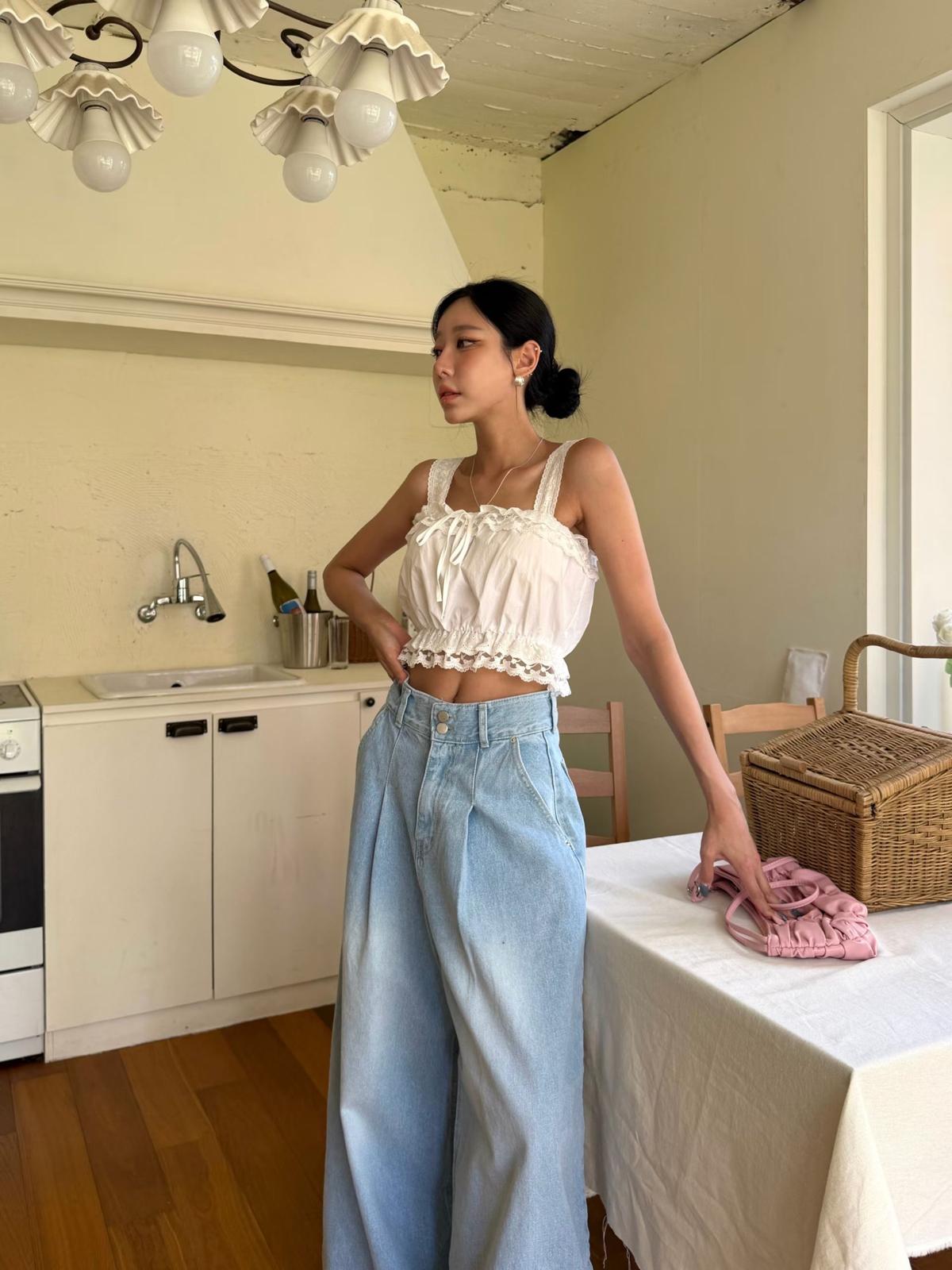 R08 短身通花ruffle top