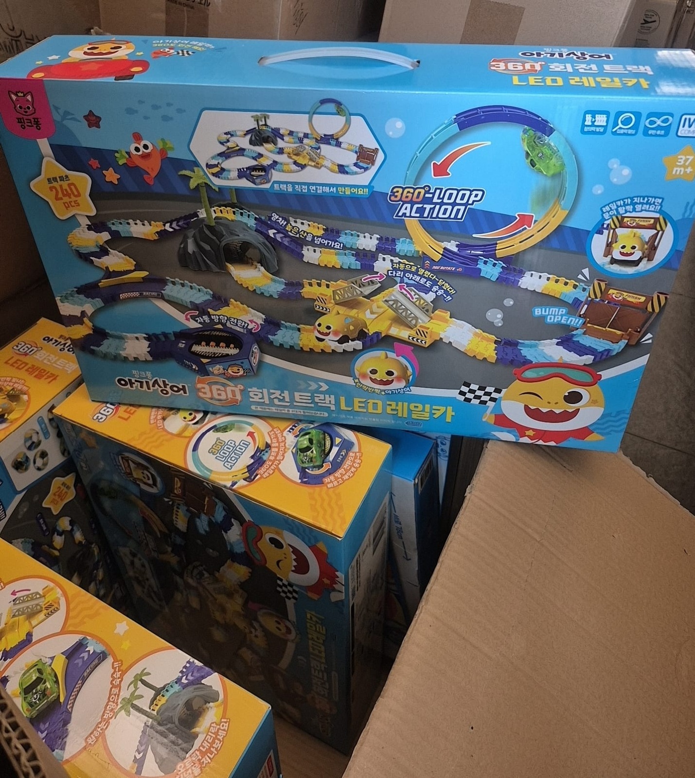 韓國直送🇰🇷-    Baby Shark LED 賽車旋轉軌道 