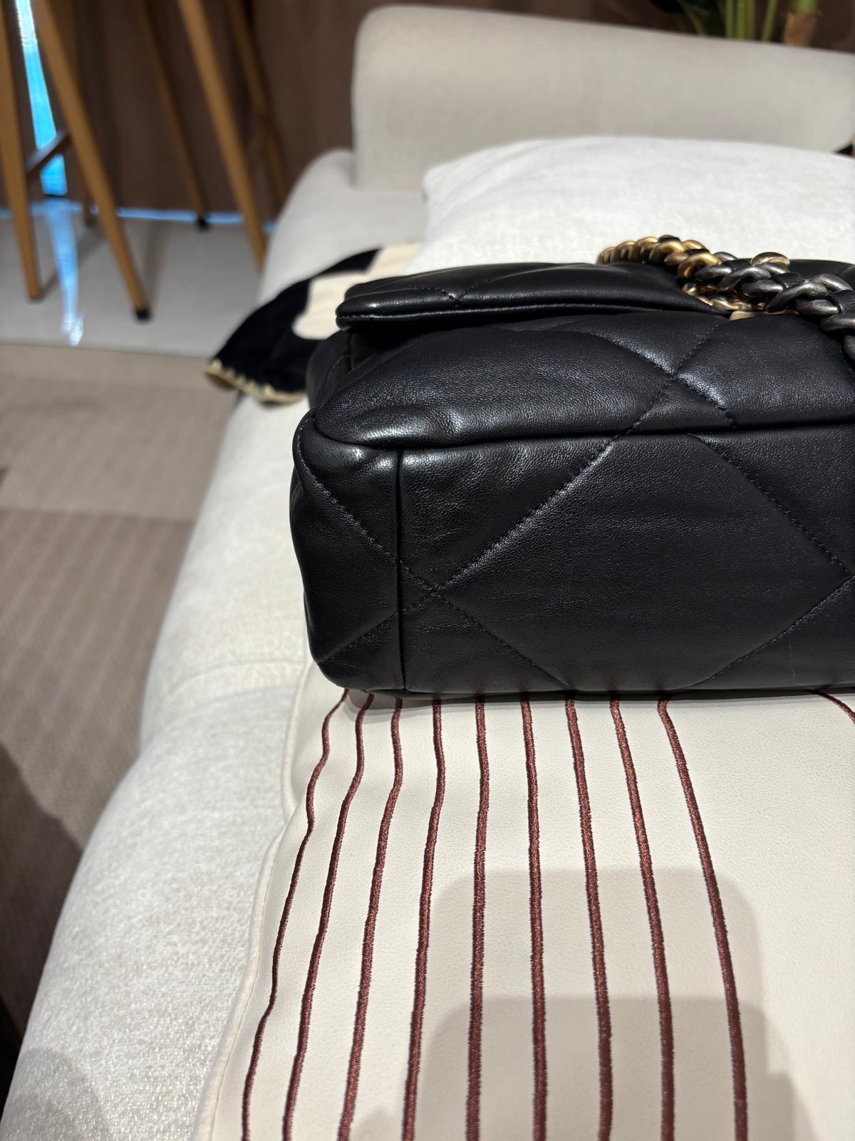 Chanel 19 large 30cm AS1161 黑色金扣 100%Authentic, 98%New  ✅專門店收據✅30Card ✅Dust bag✅Box