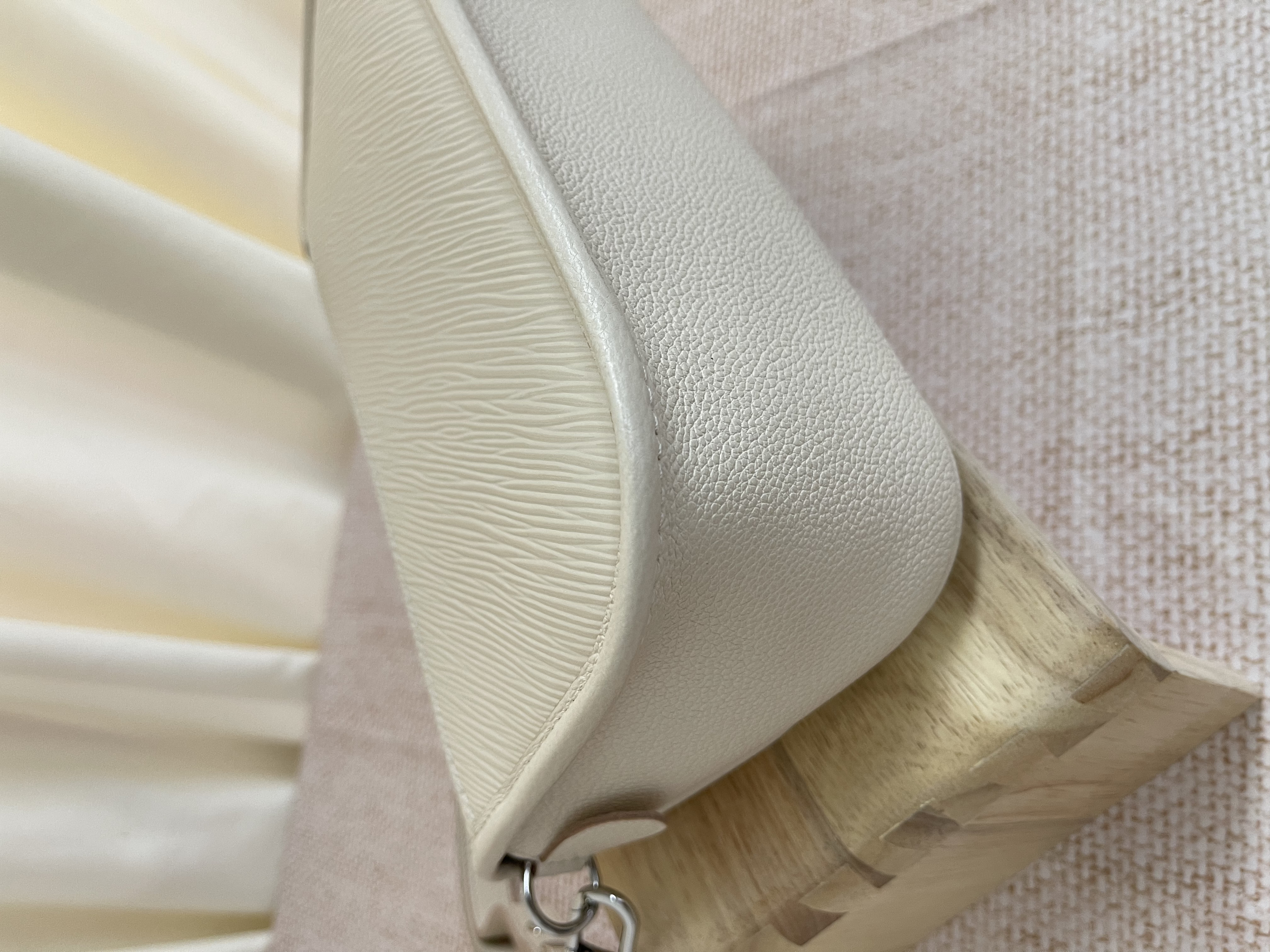 Pre-owned Louis Vuitton Buci/ Product Code: 26022301