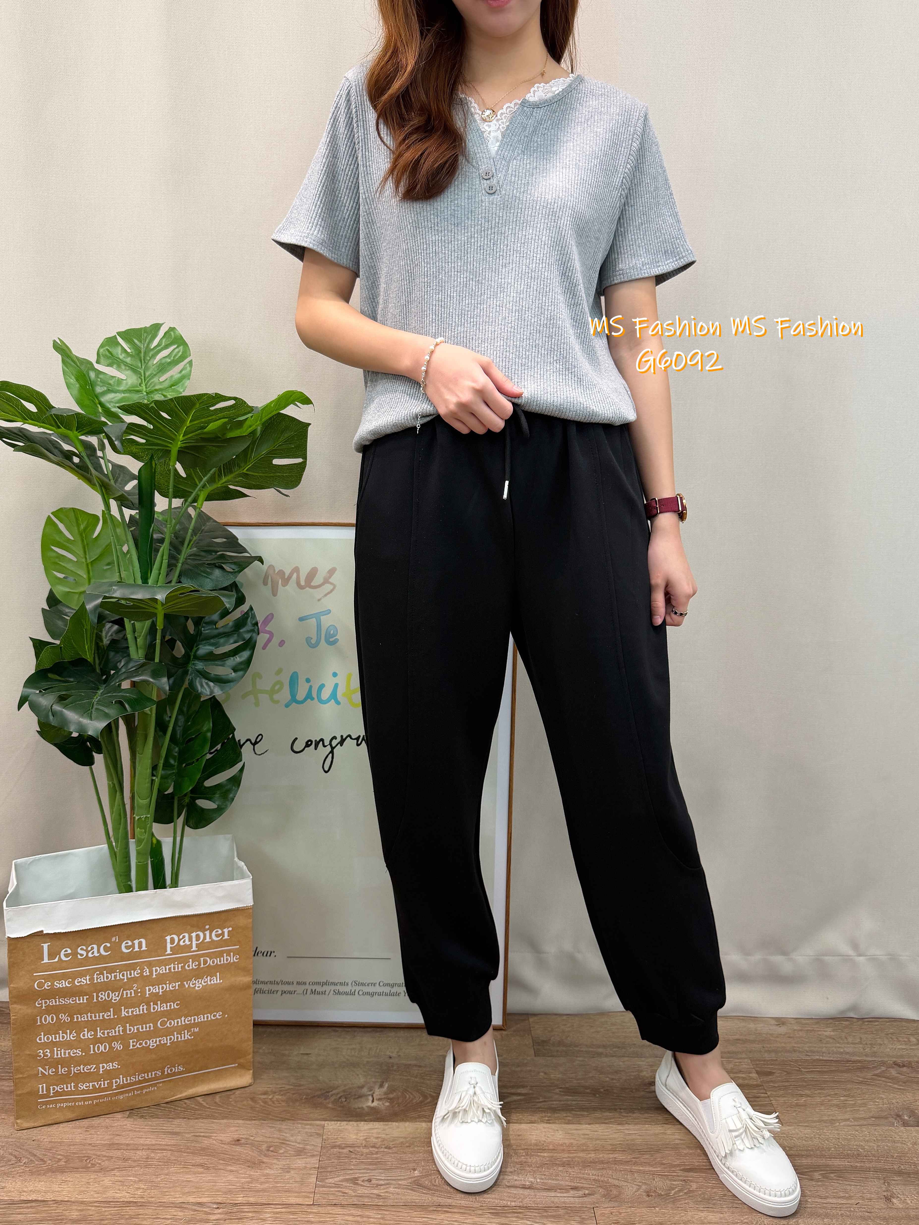 G6092 韓國🇰🇷直紋V領拼lace top