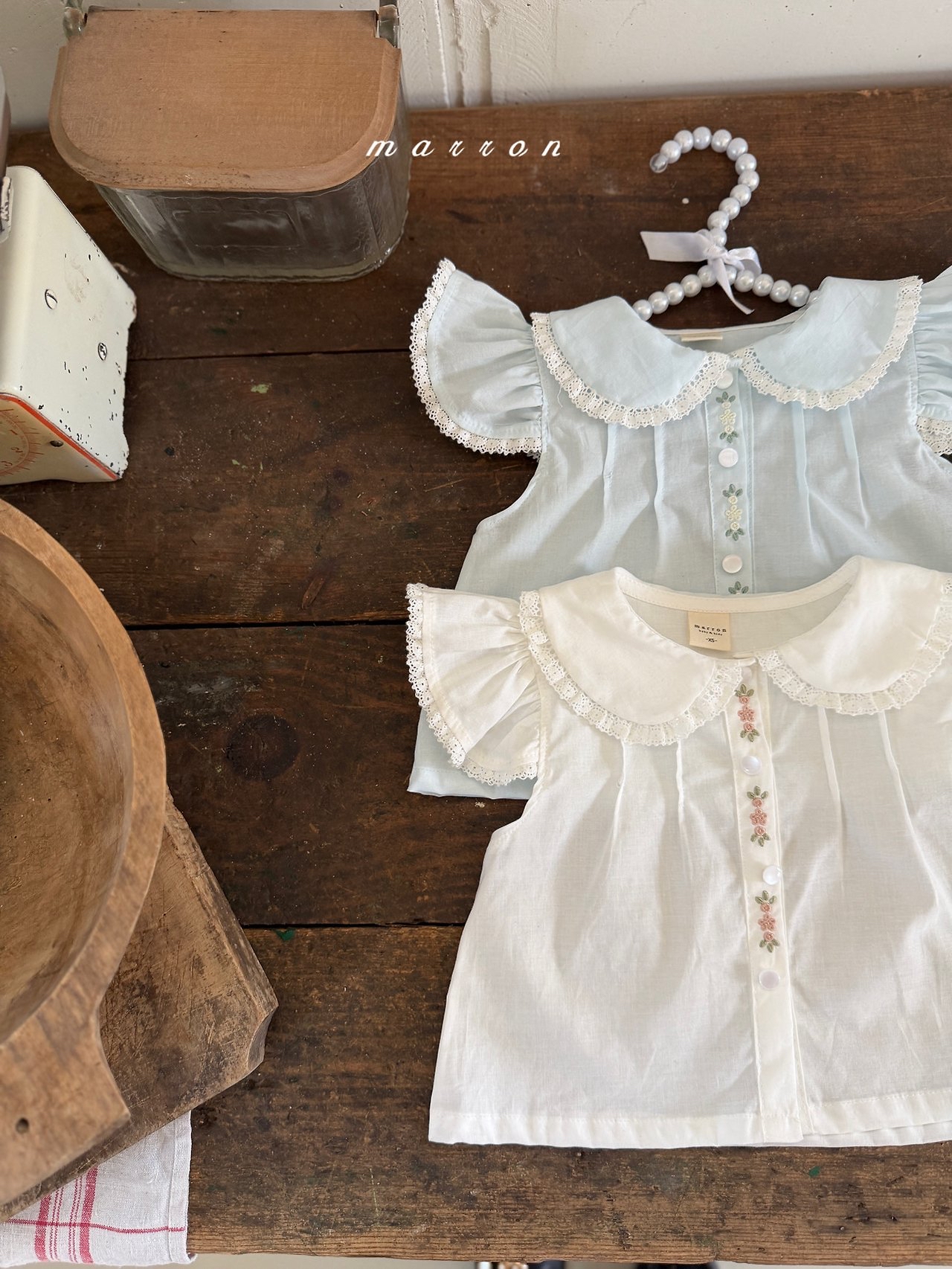 ☀️預訂 韓國直送☀️🇰🇷Marron兩色花卉刺繡蕾絲花邊短袖上衣