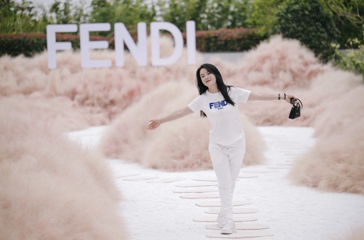 Fendi 藍色繡花Logo 白色Tee（童裝12碼）