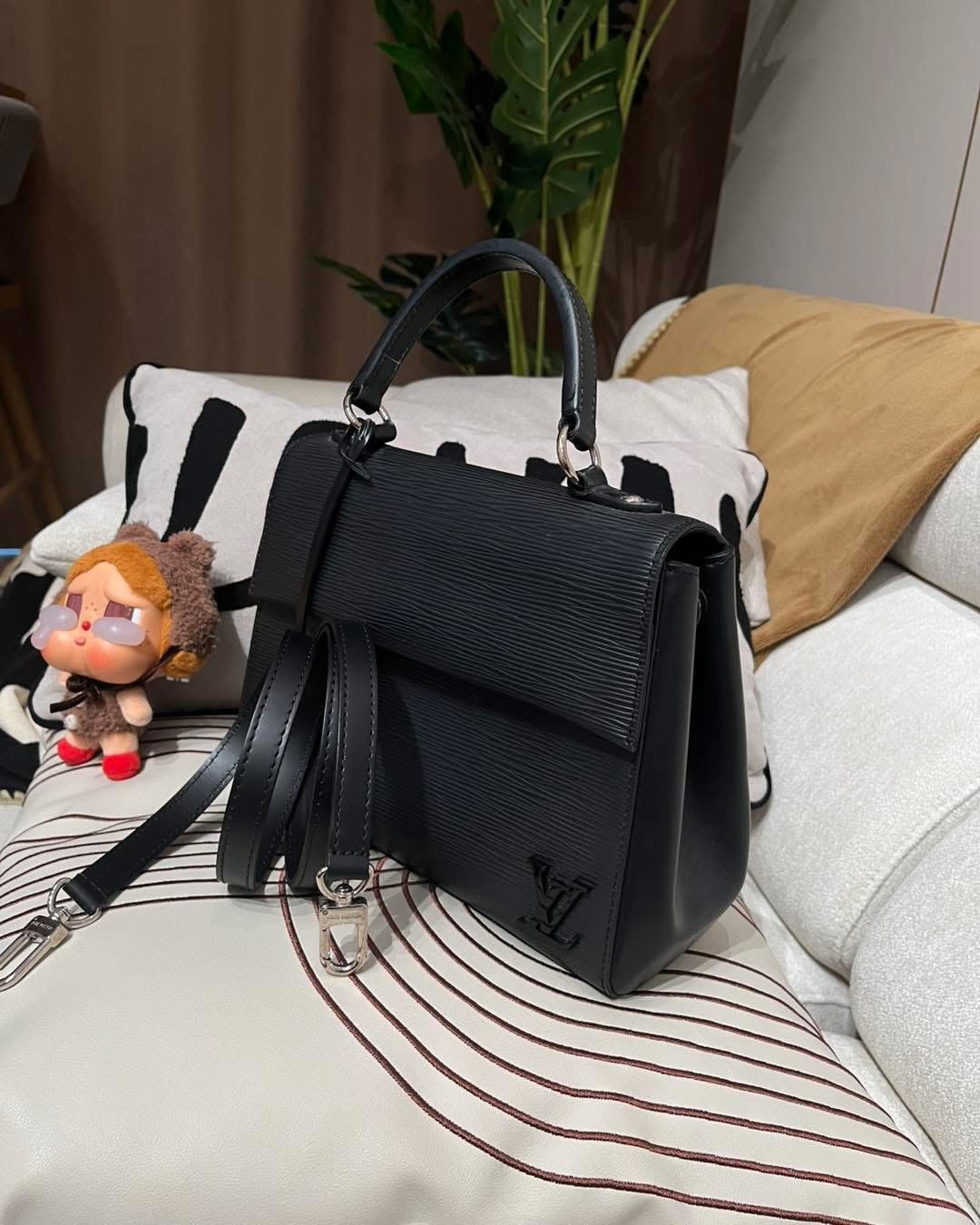Lv Cluny bb epi leather black 100%Authentic,95%new ✅專門店收據✅key lock✅strap✅dust bag