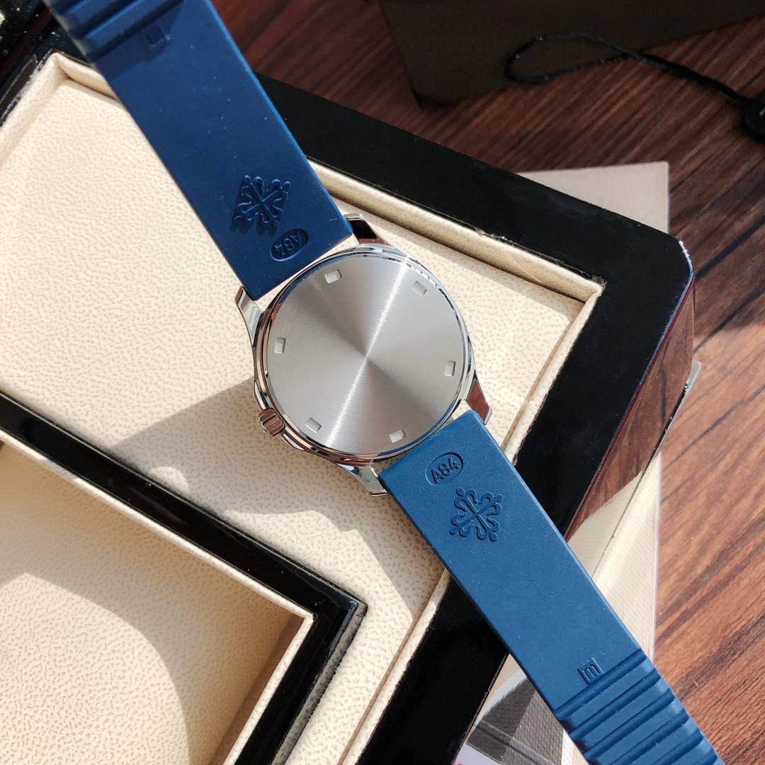 独家推出 新款百达斐丽AQUANAUT系列 专为女性设计！用最简约方式完美体现百达斐丽的精髓，融合了大胆的设计和正统的纯粹，这款腕表成为百达斐丽的旗舰产品之一！腕表完美尺寸35.6，进口精钢材质多重工艺精磨打造。原装一致厚度7.77cm。表盘镶嵌46颗 vs1.8真钻。约一克拉！ Gtc中国权威鉴定证书。百分百保证每一粒都是货真价实的真钻。可验可查询！💯💯