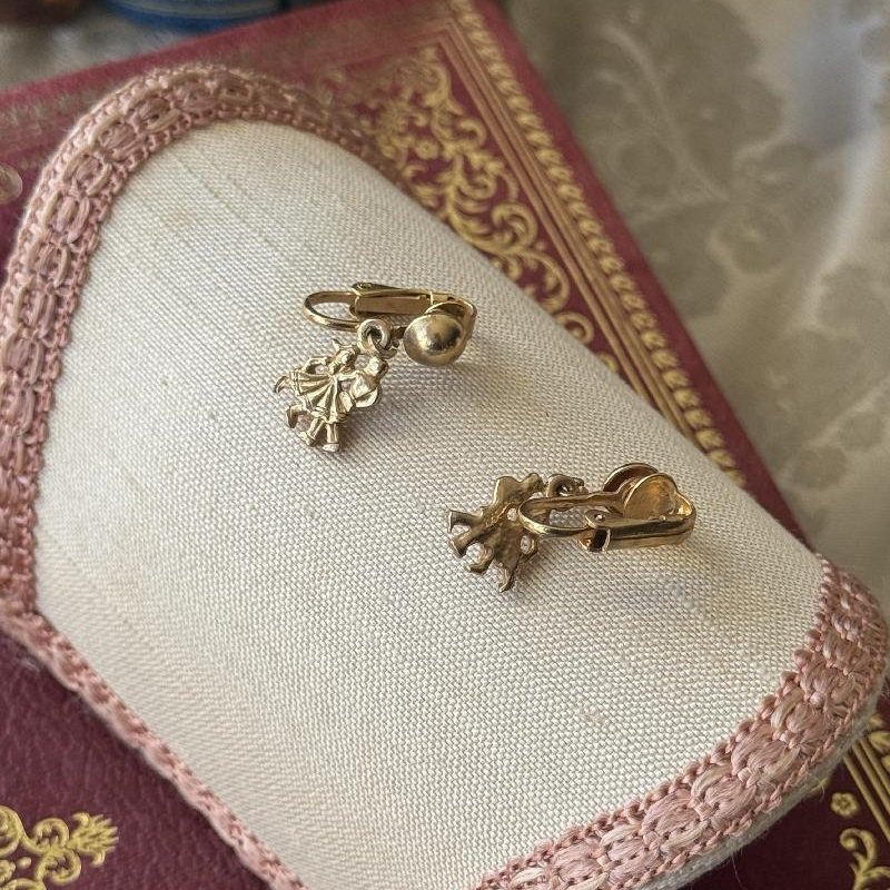 Vintage c.a. 1980s Dancing Couple Clip Earrings(MT2550)