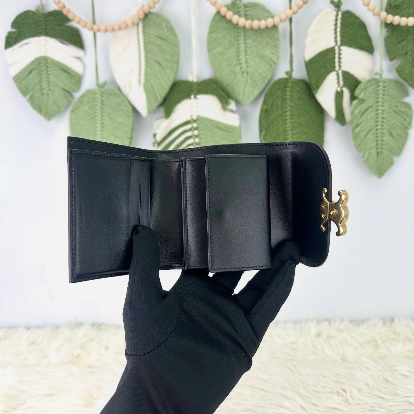 🤍PRE OWNED TRIOMPHE 黑金真皮三摺銀包 Small Size 全套有盒🖤