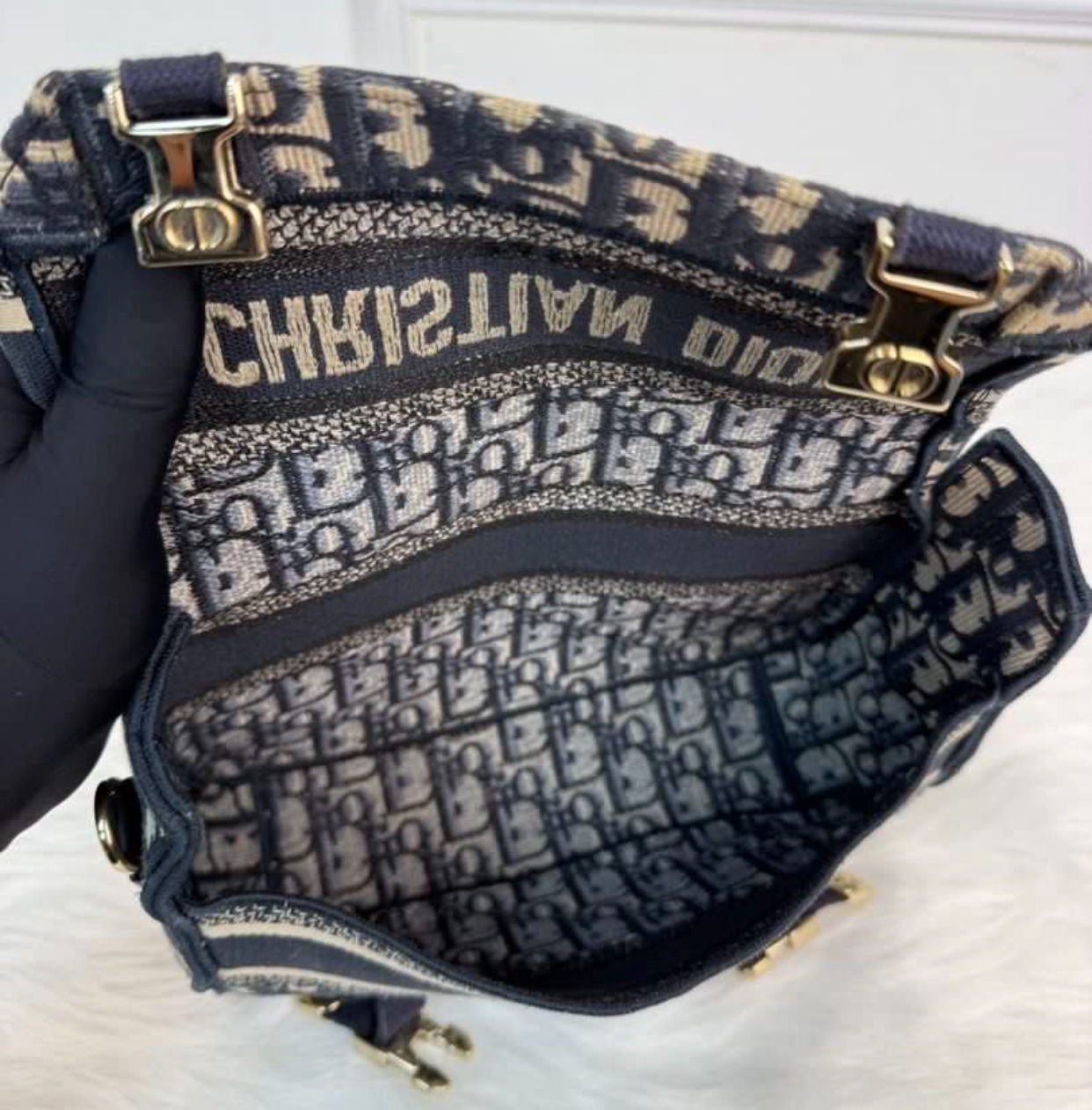 DIOR迪奧 DiorCamp郵差包 經典老花刺繡滿印帆布信使包 小號 可拆卸可調節肩帶 時尚百搭 女款單肩斜挎包