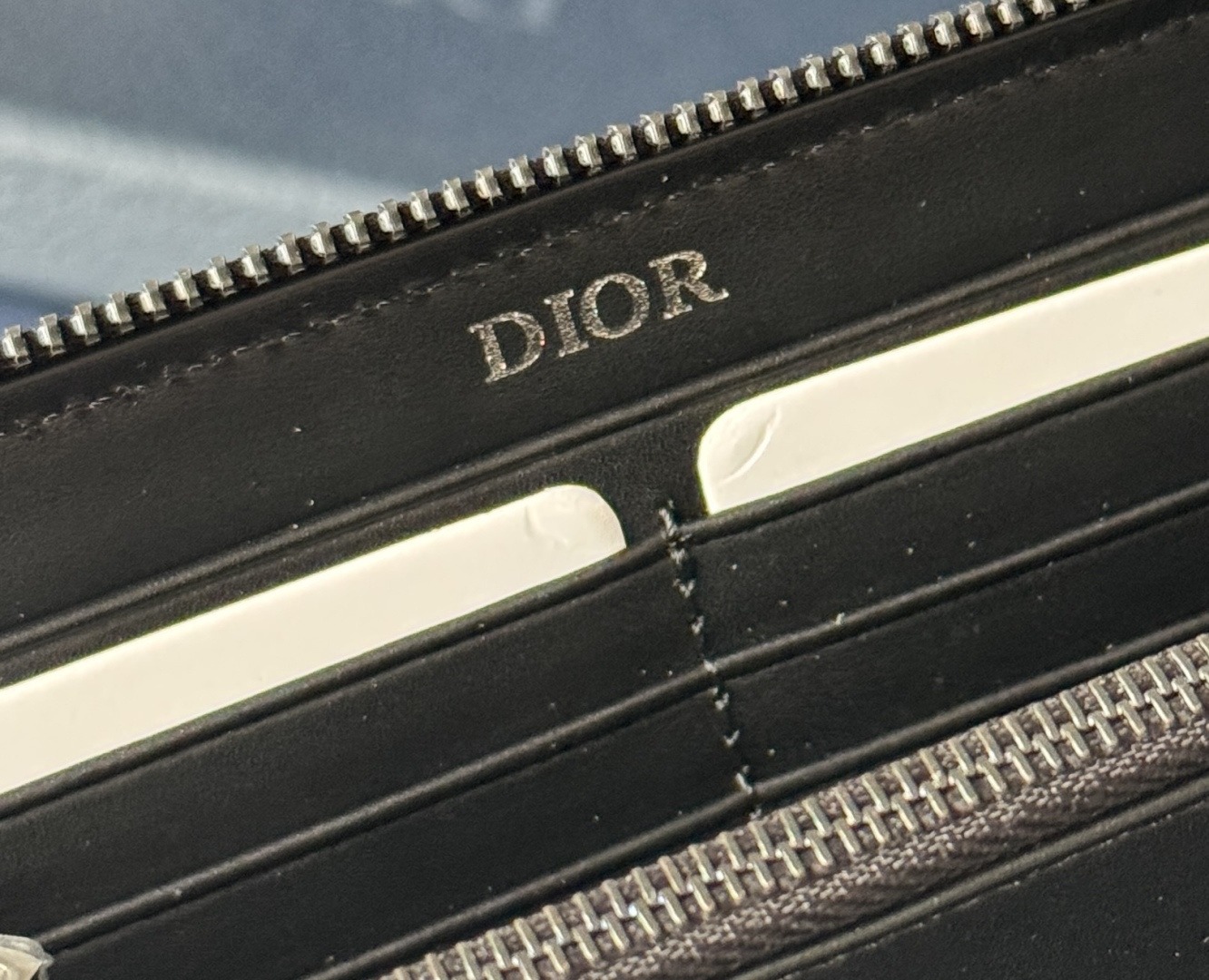 【原單】Dior Gravity 皮革拉鍊長夾銀包