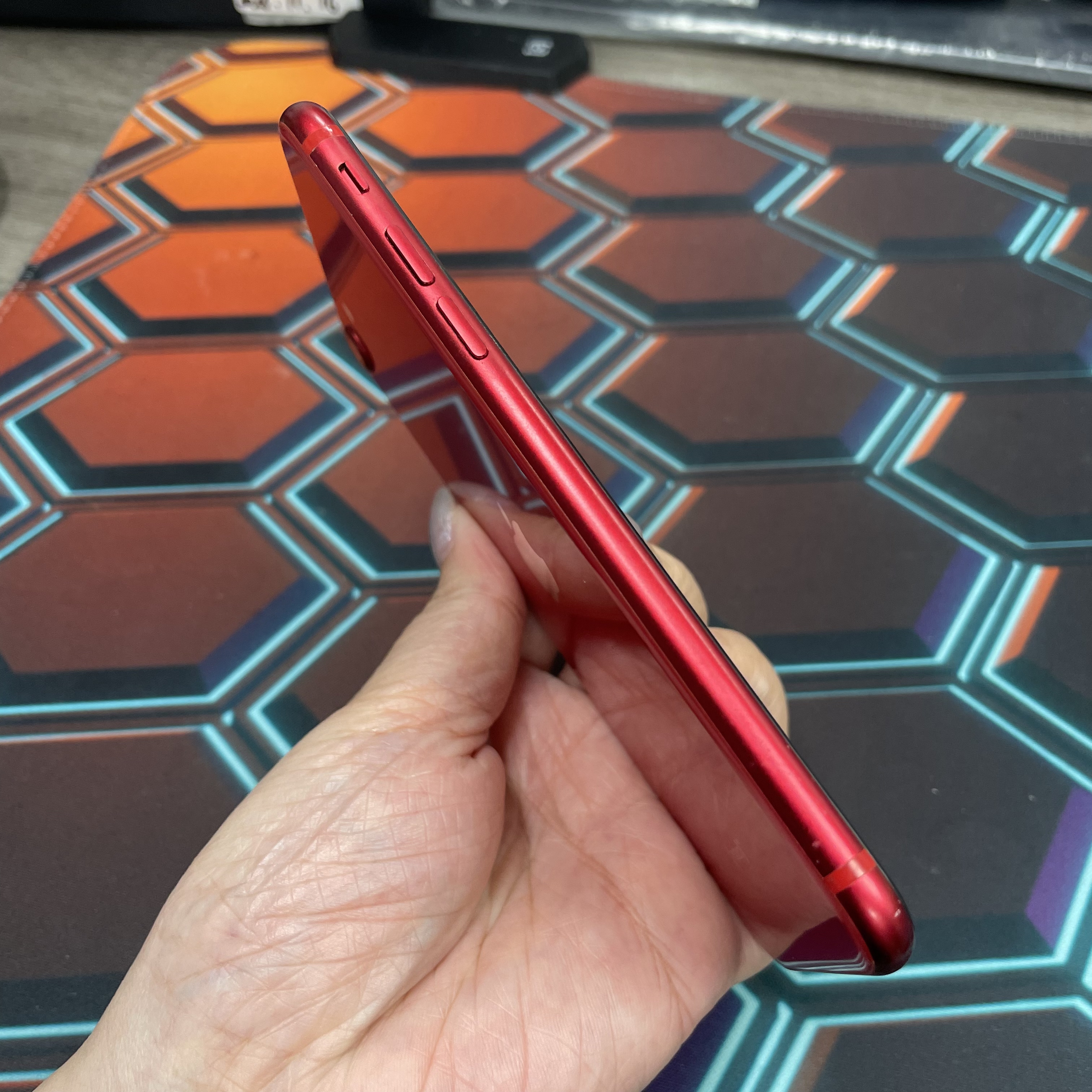 *7010 SE 2 勁靚機 128GB 電76 紅色 red
