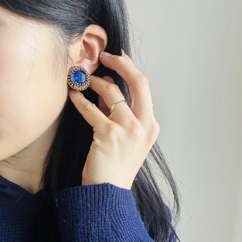 Vintage Czechoslovakian C.a. 1960s Blue Glass Buton Clip Earrings (B084)