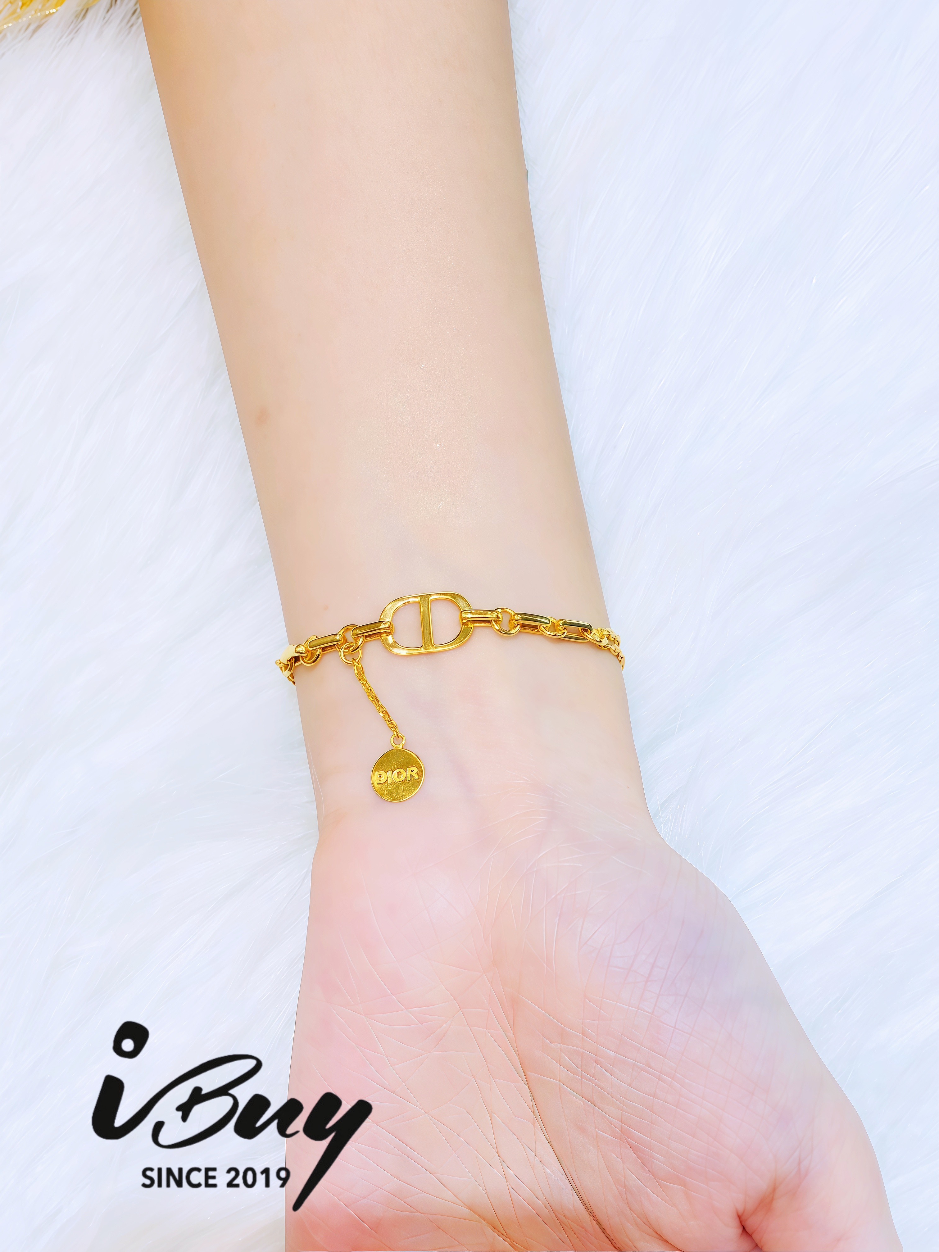916 GOLD CD WITH DANGLE SOLID CABLE BRACELET 916 金 CD实心万字手链