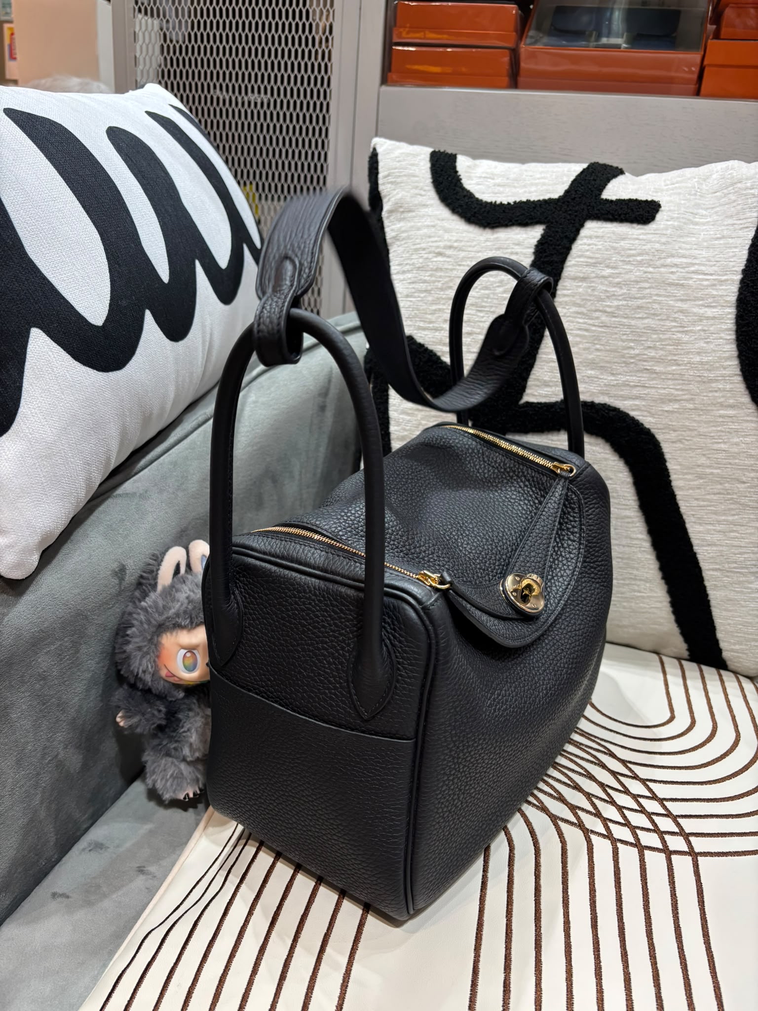 Hermes Lindy 26 Stamp X 黑色牛皮淺金扣  100%Authentic, 95%New ✅Dust bag