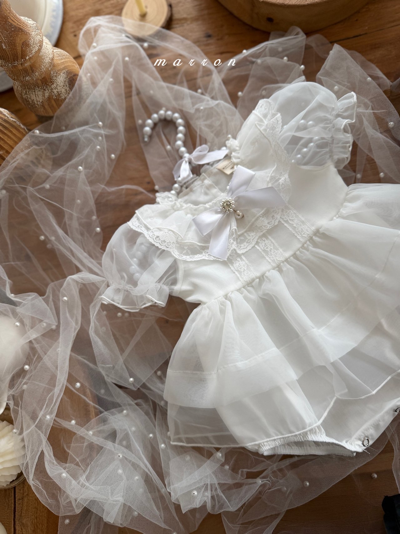 ☀️預訂 韓國直送☀️🇰🇷Marron兩色寶石絲帶蕾絲薄紗泡泡袖包屁裙