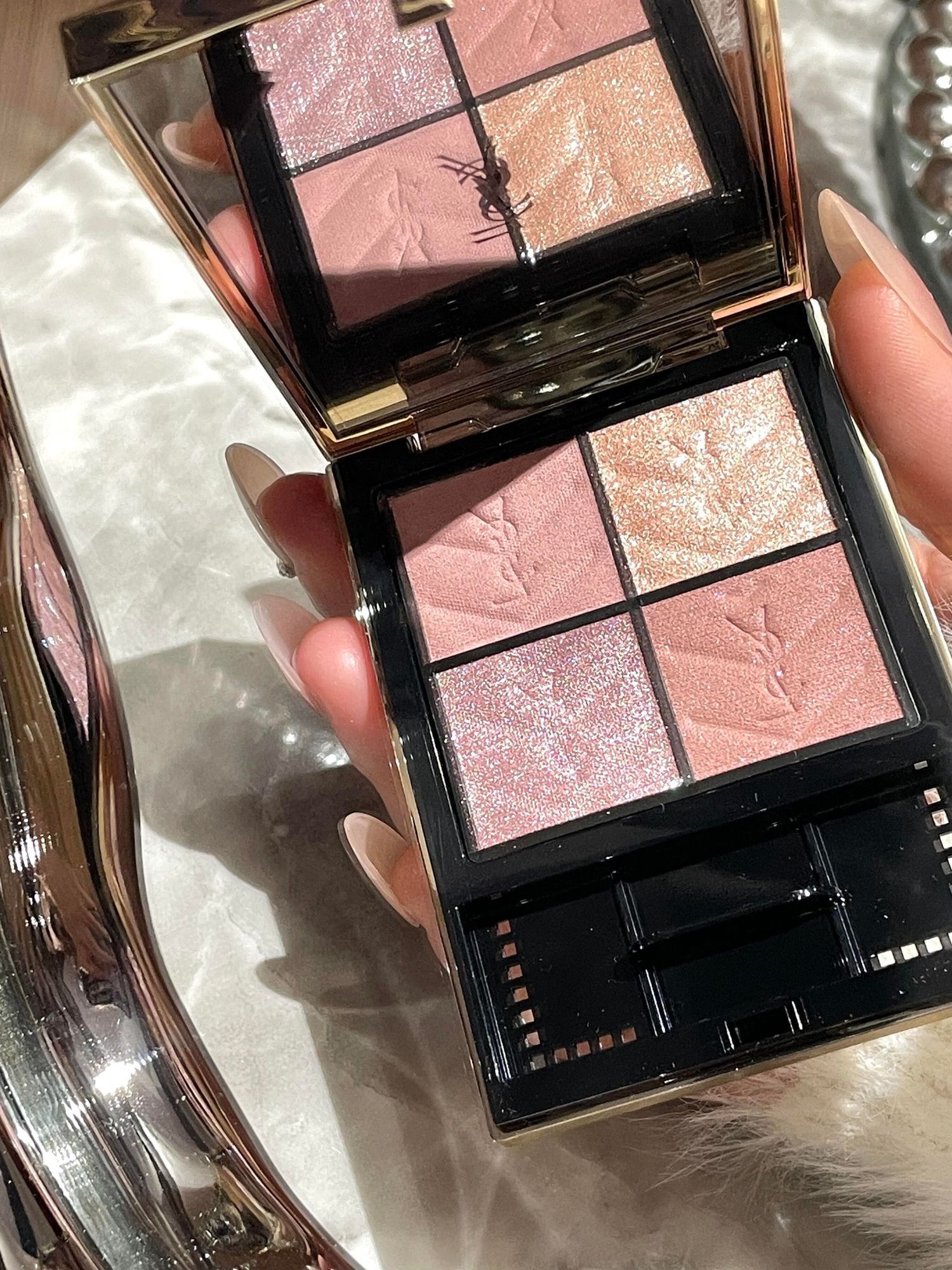 Ysl粉星辰漸變眼影盤 4g。$155盒