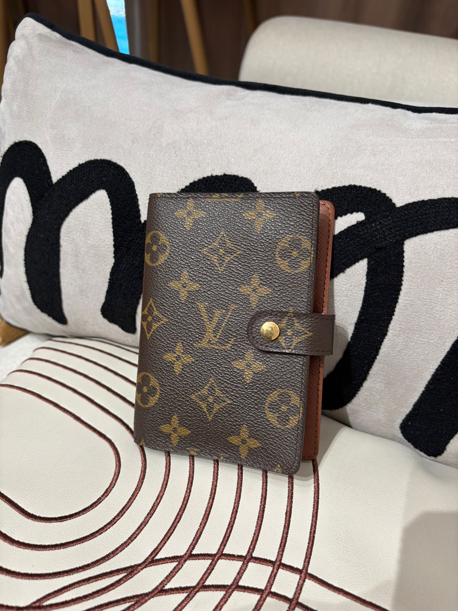 Lv Monogram cover 記事本封套 100%Authentic,95%new✅防塵袋