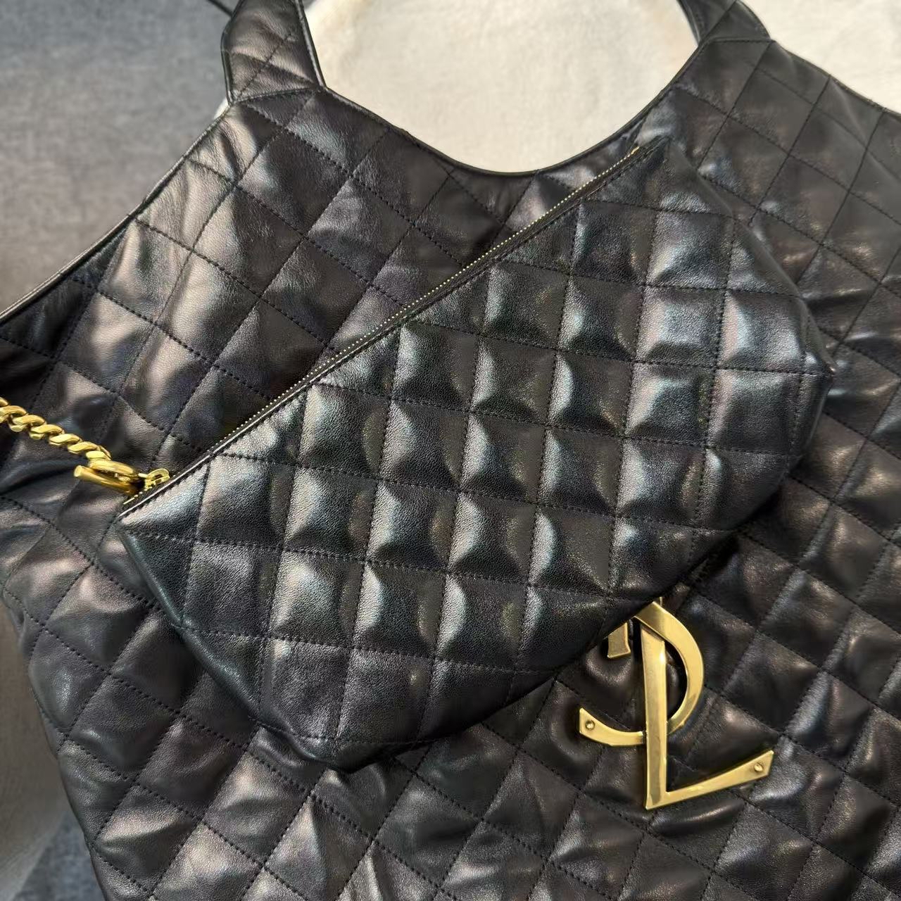 YSL care Maxi  羊皮子母包 大size model必備❤️‍🔥