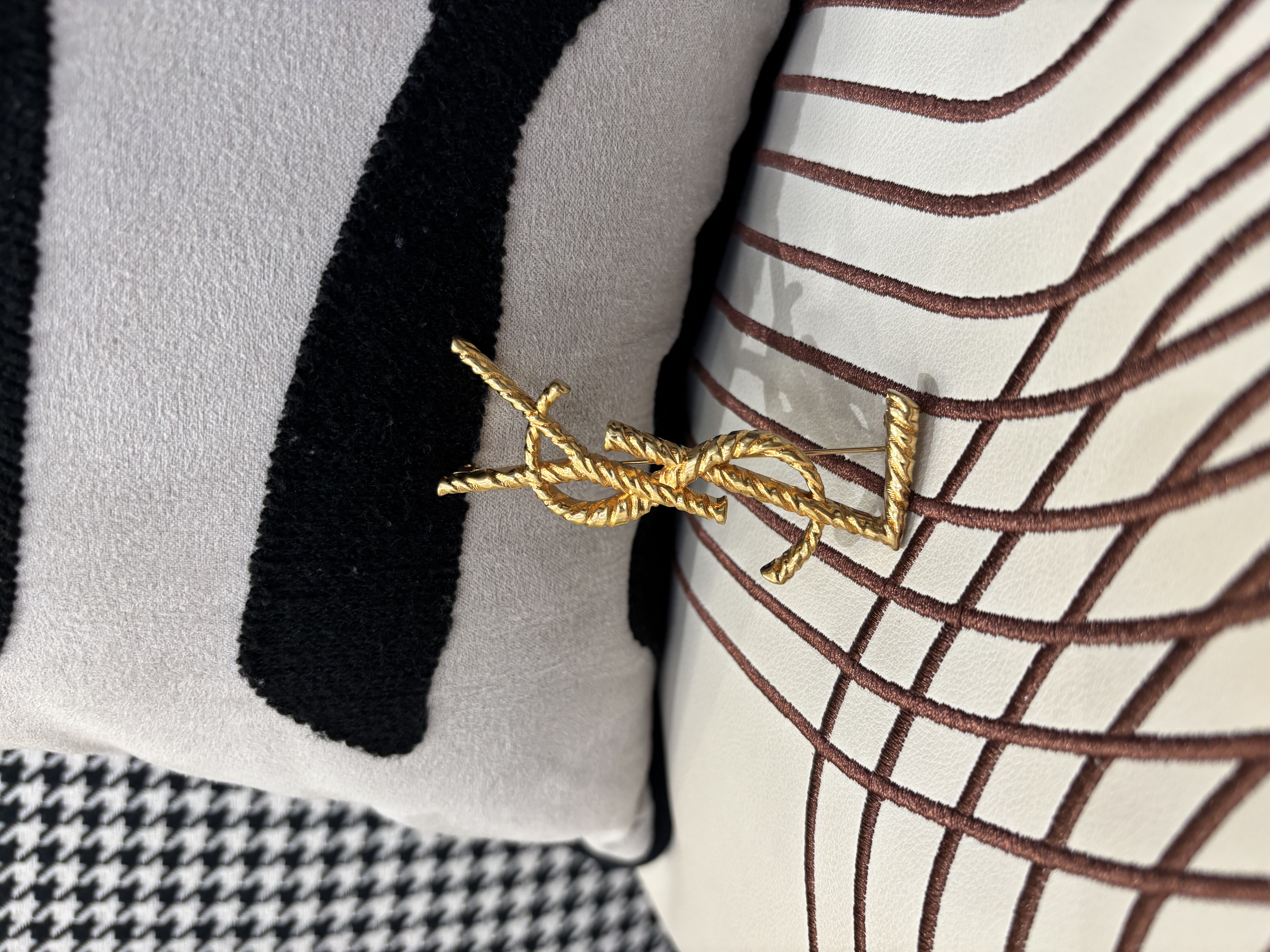 Ysl brooch 100%Authentic,98%new 