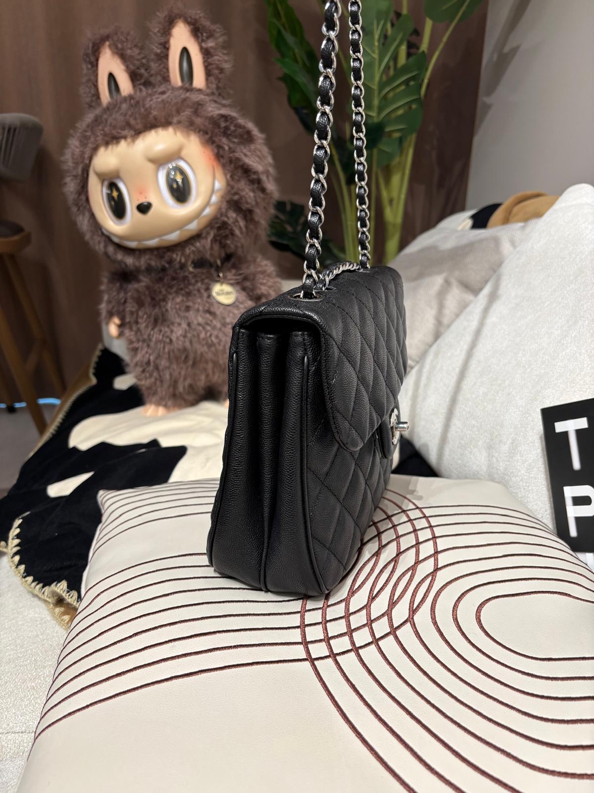 Chanel Classic Flap shoulder bag 100%Authentic, 98%New ✅25Card ✅Dust bag ✅Box