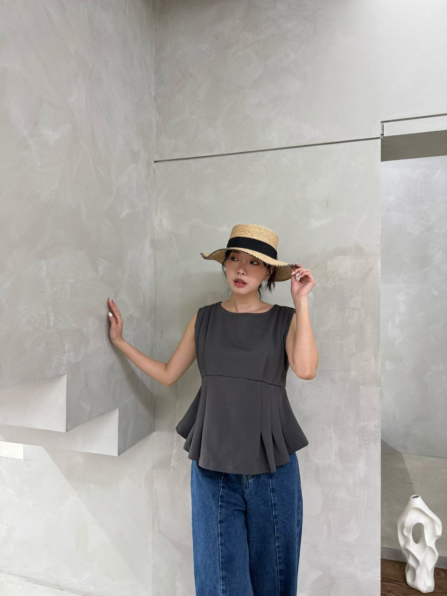 M20 立體修身壓褶背心