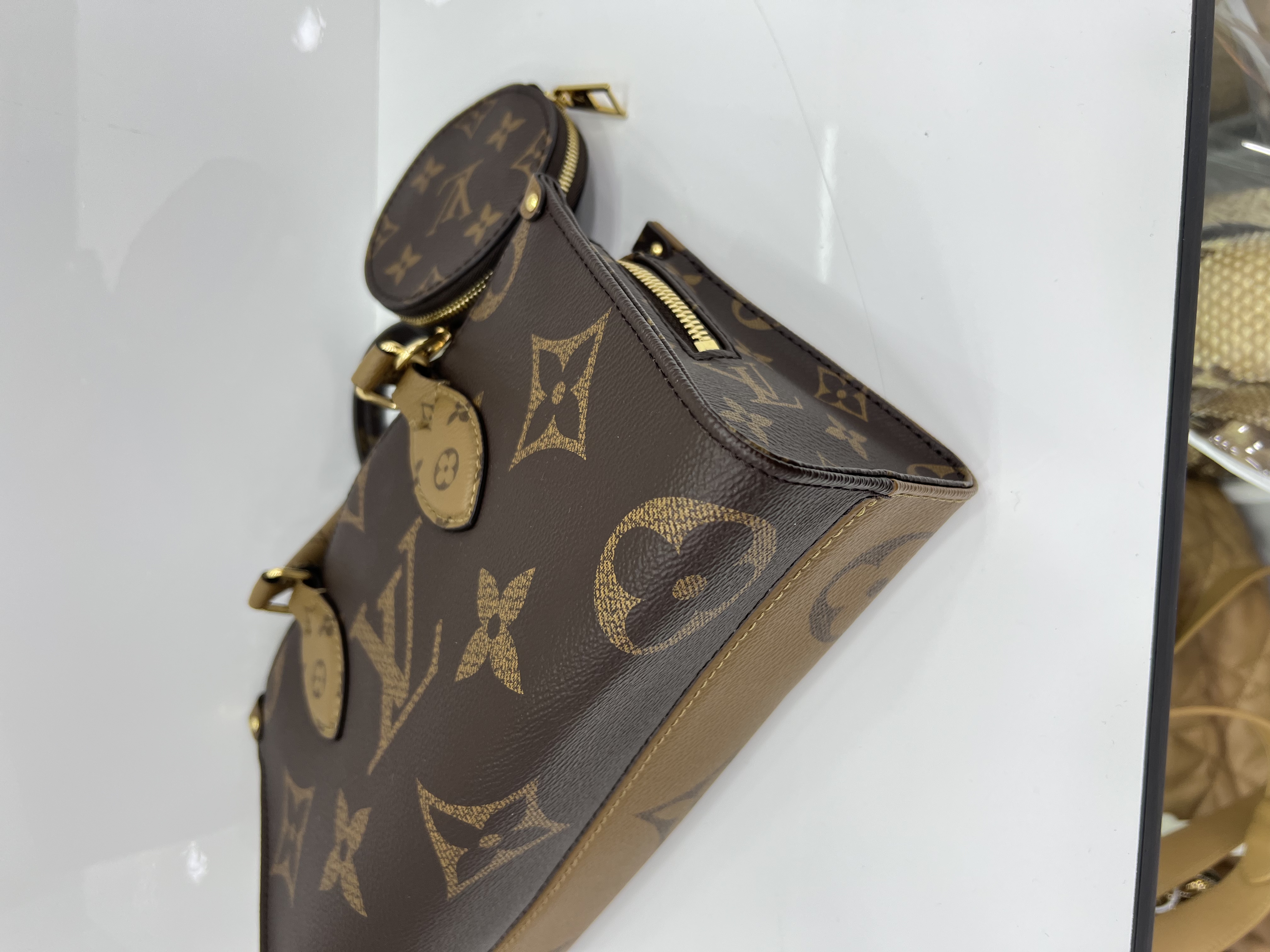 直播貨品 |  [1個-$100 2個-$300］EE30