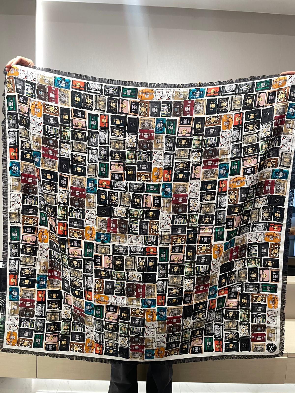 LV Scarf 100%Authentic,99%new ✅box 
