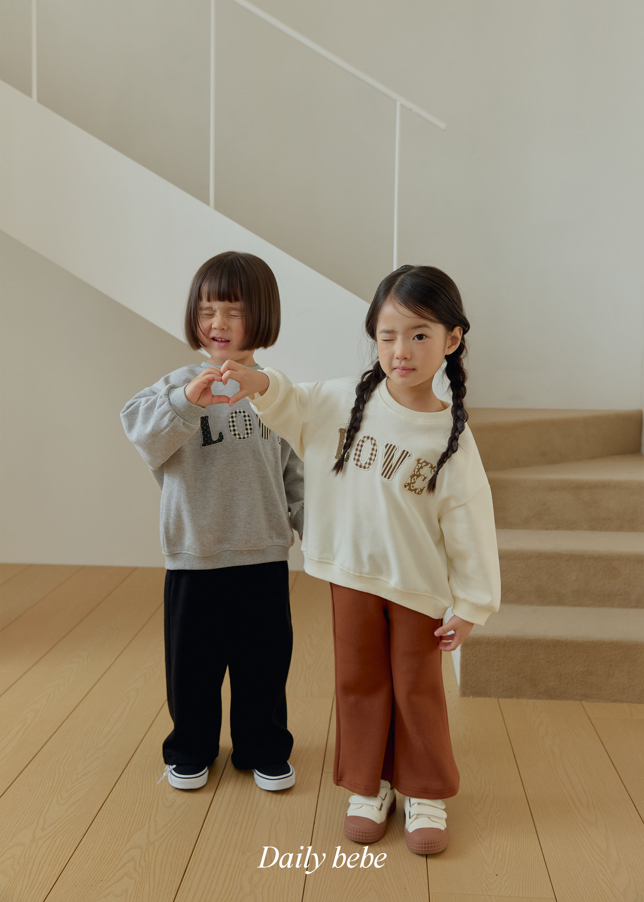 Dailybebe | Love Patch Sweatshirt