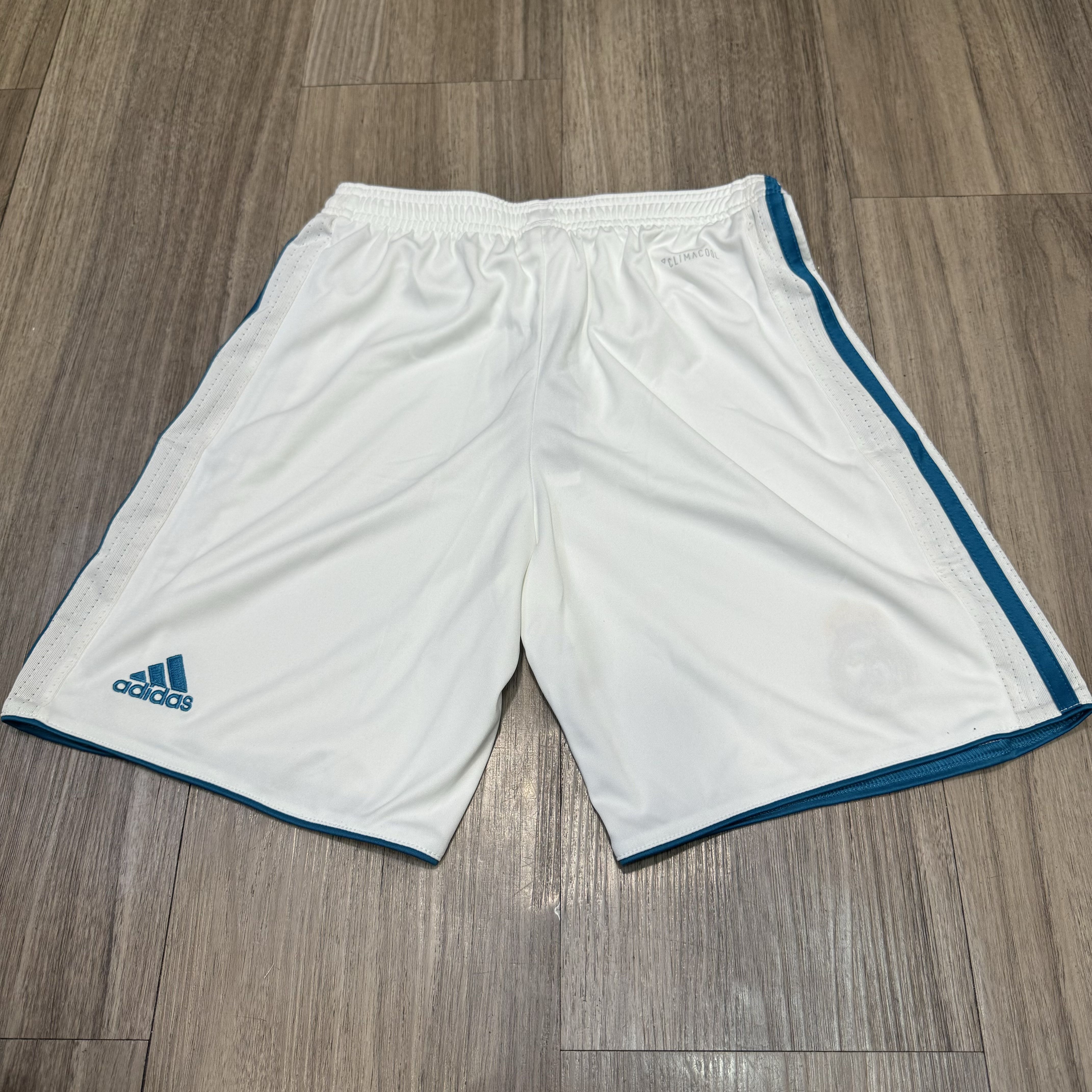 (Youth size)Real Madrid 17/18 home short (Bnwt)