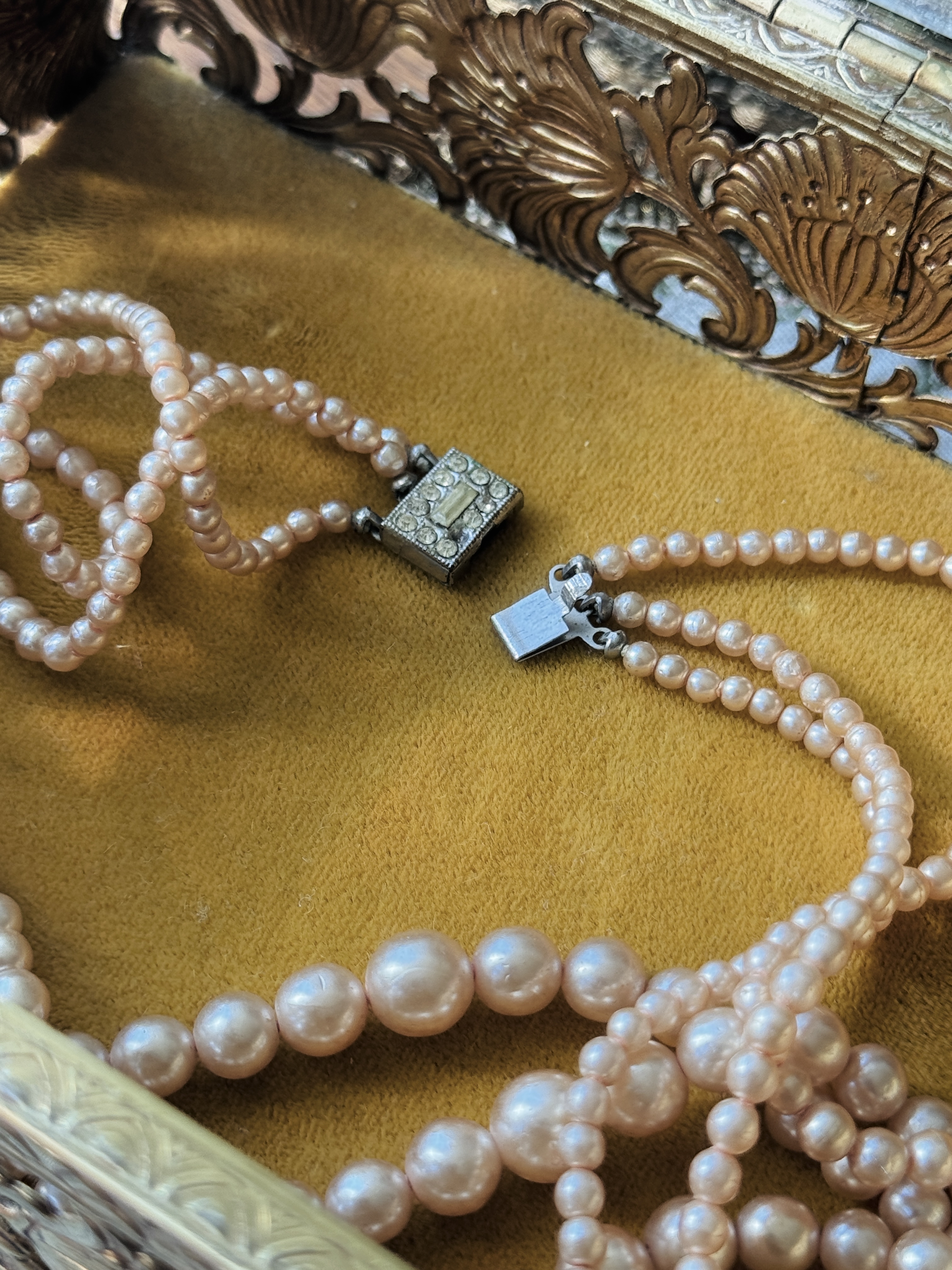 C.a. 1950-60s 17-18" Three-Row Graduating Pink Glass Pearl Necklace (MT2603)