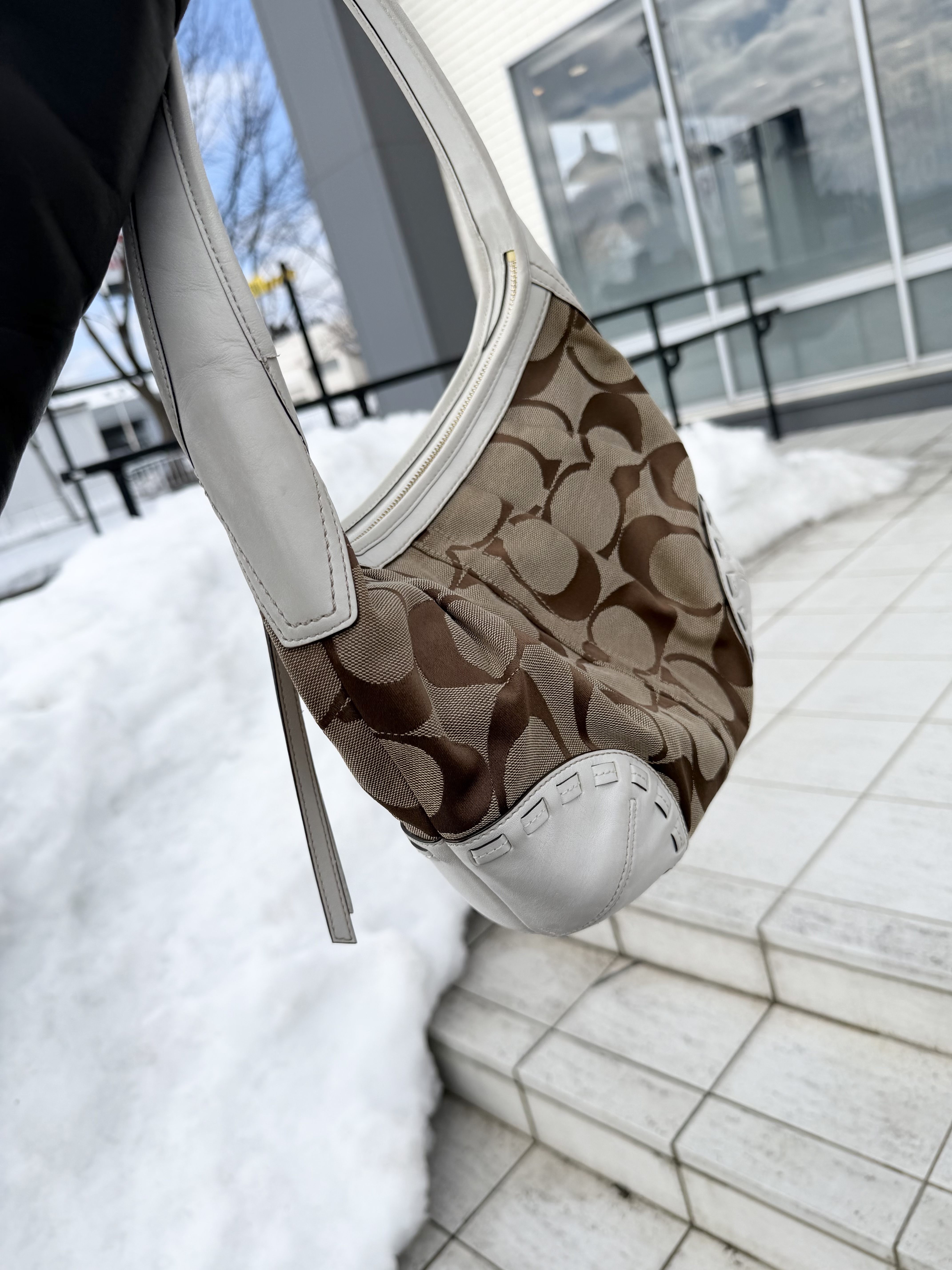 coach white monogram  hobo bag  