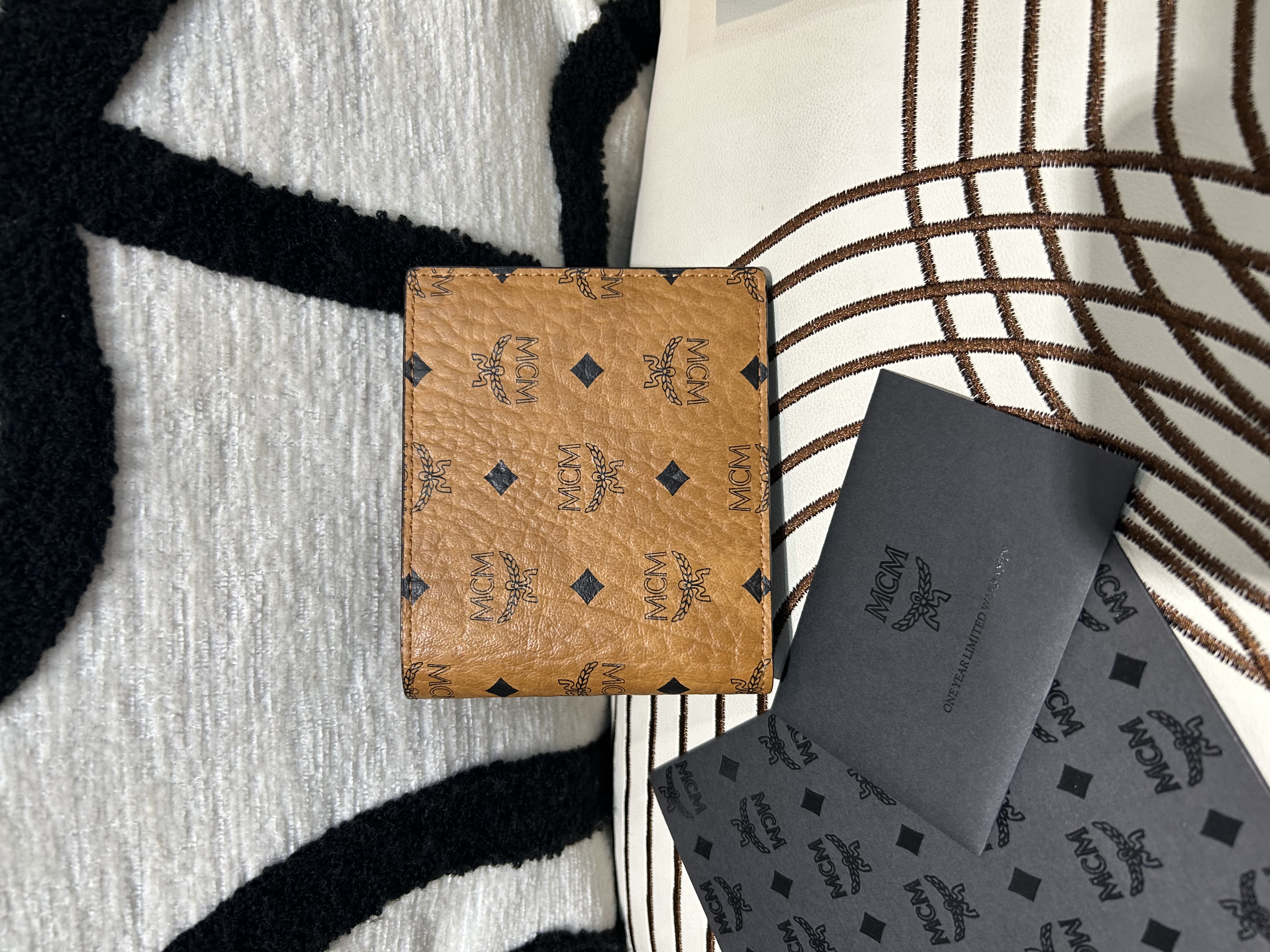 全新 MCM BIFOLD WALLET IN VISETOS ORIGINAL 100%Authentic ,全新貨品 ✅專門店收據✅證書✅盒