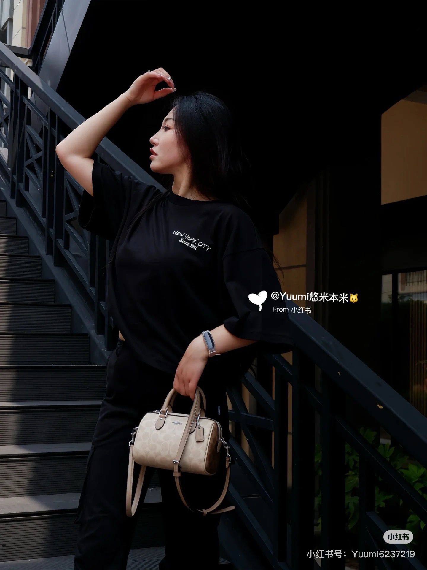 多款任選$118/2件。C*oach 印花情侶短袖