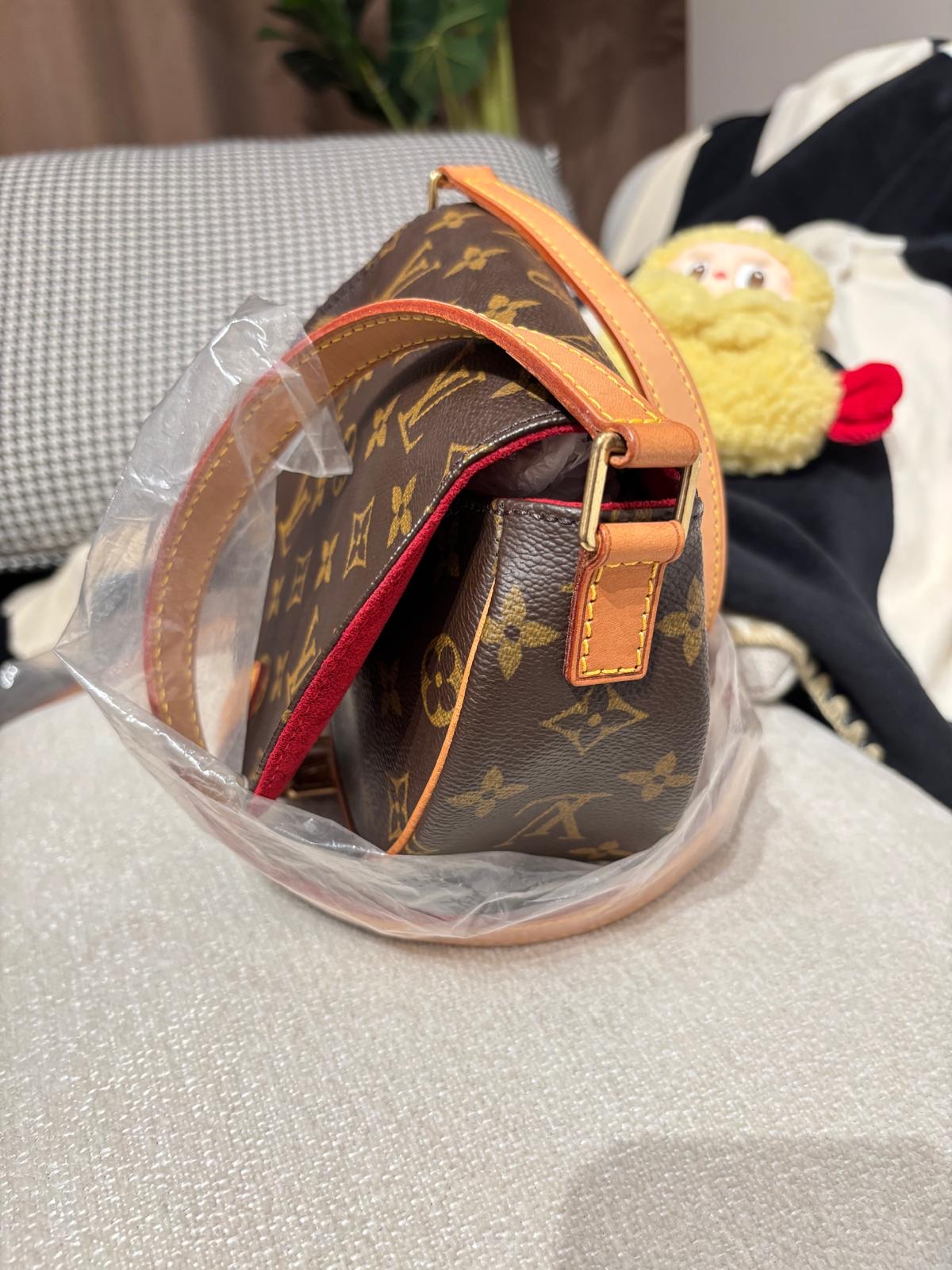 Lv tambourine crossbody bag 100%Authentic, Unused 95%new✅Dust bag