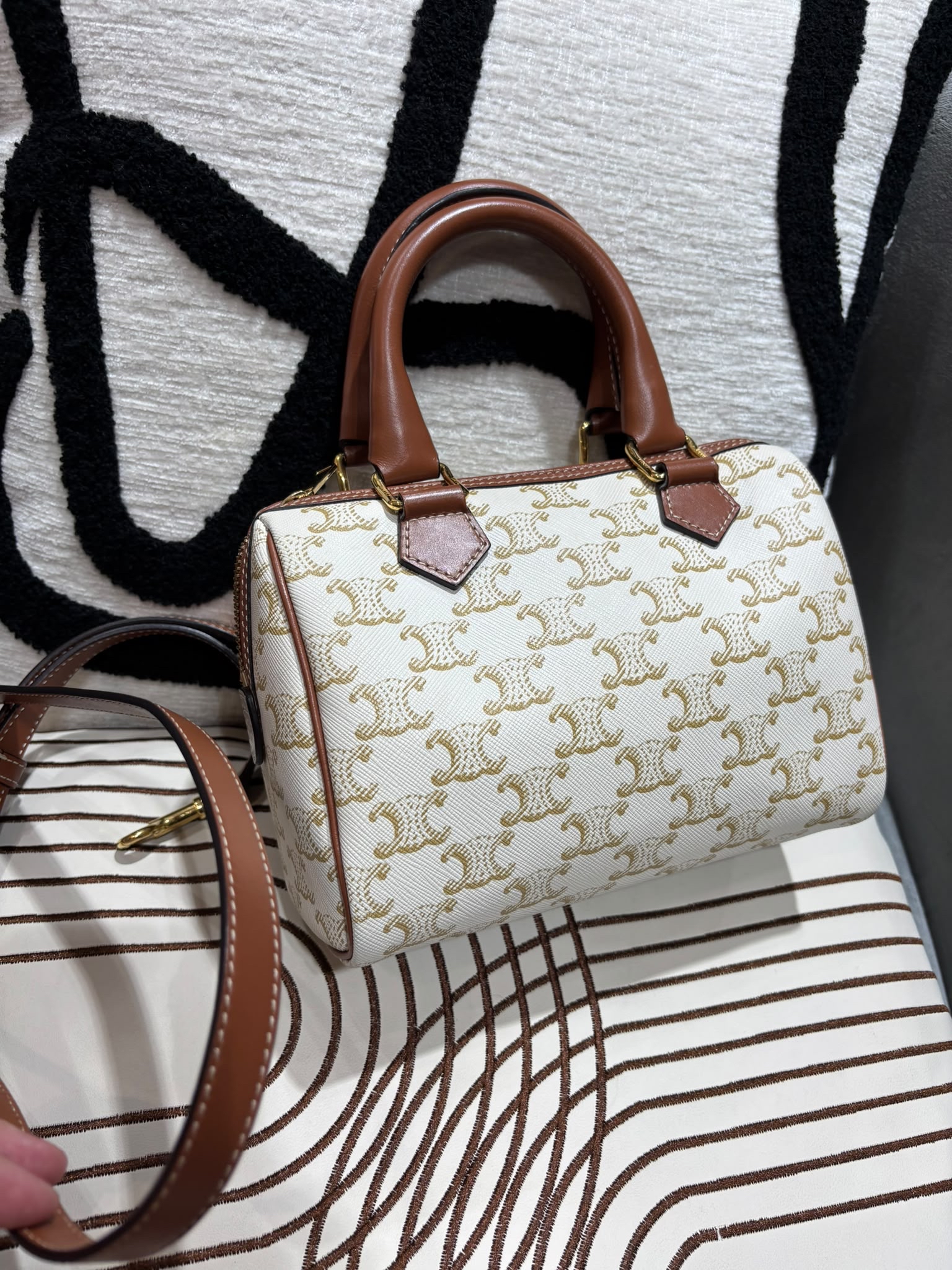 CELINE Triomphe Small Boston 2way bag 100%authentic, 95%New ✅Dust bag