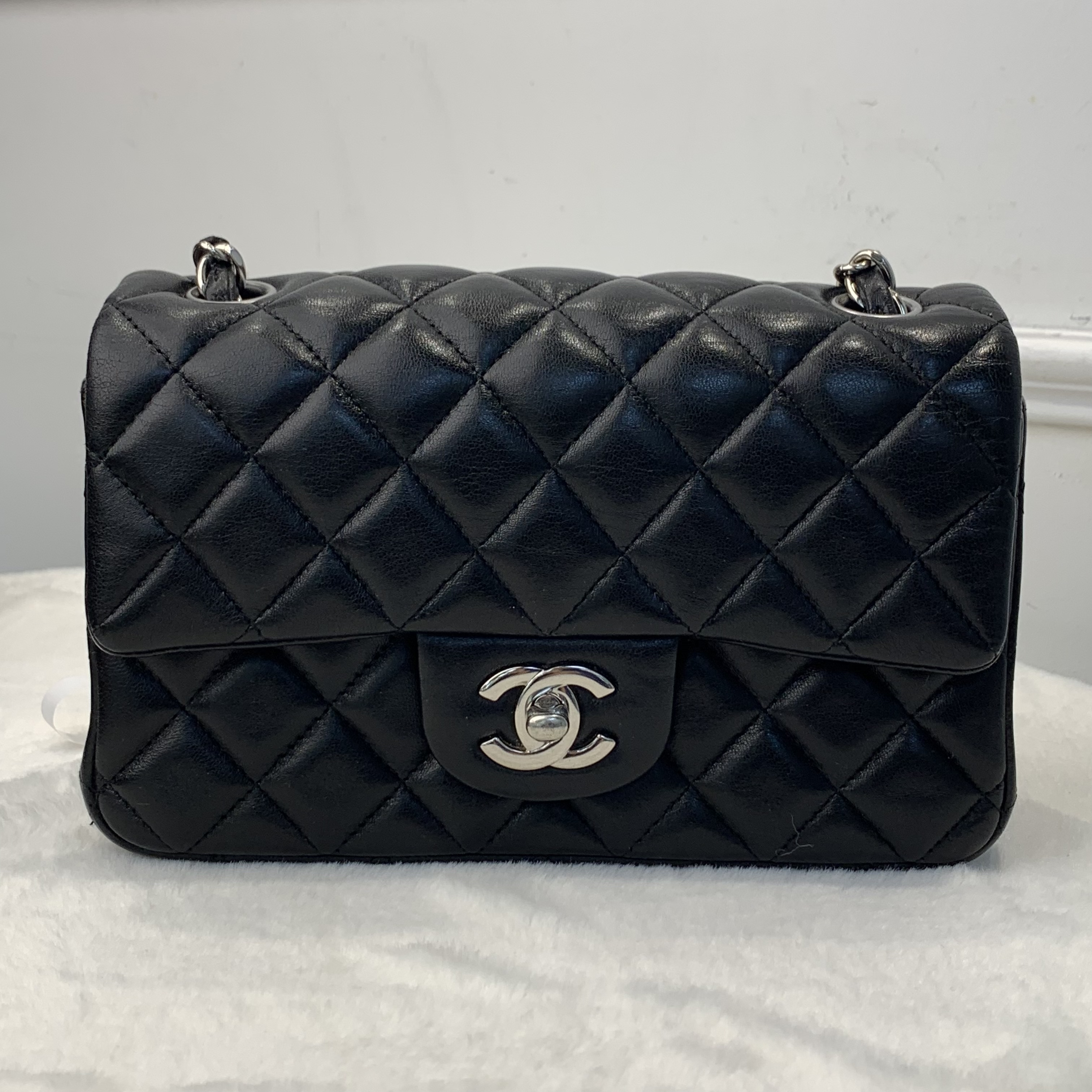Chanel 大Mini黑羊皮 好睇又大容量Chanel 情人節必送💌