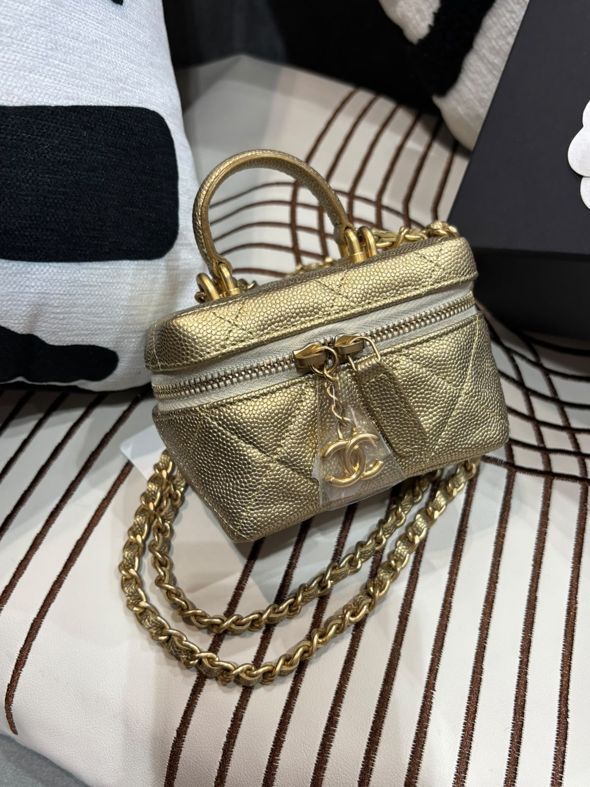 未使用品 Chanel mini vanity with handle 金色限量 100%Authentic ,Unused  ✅CARD✅dust bag✅BOX