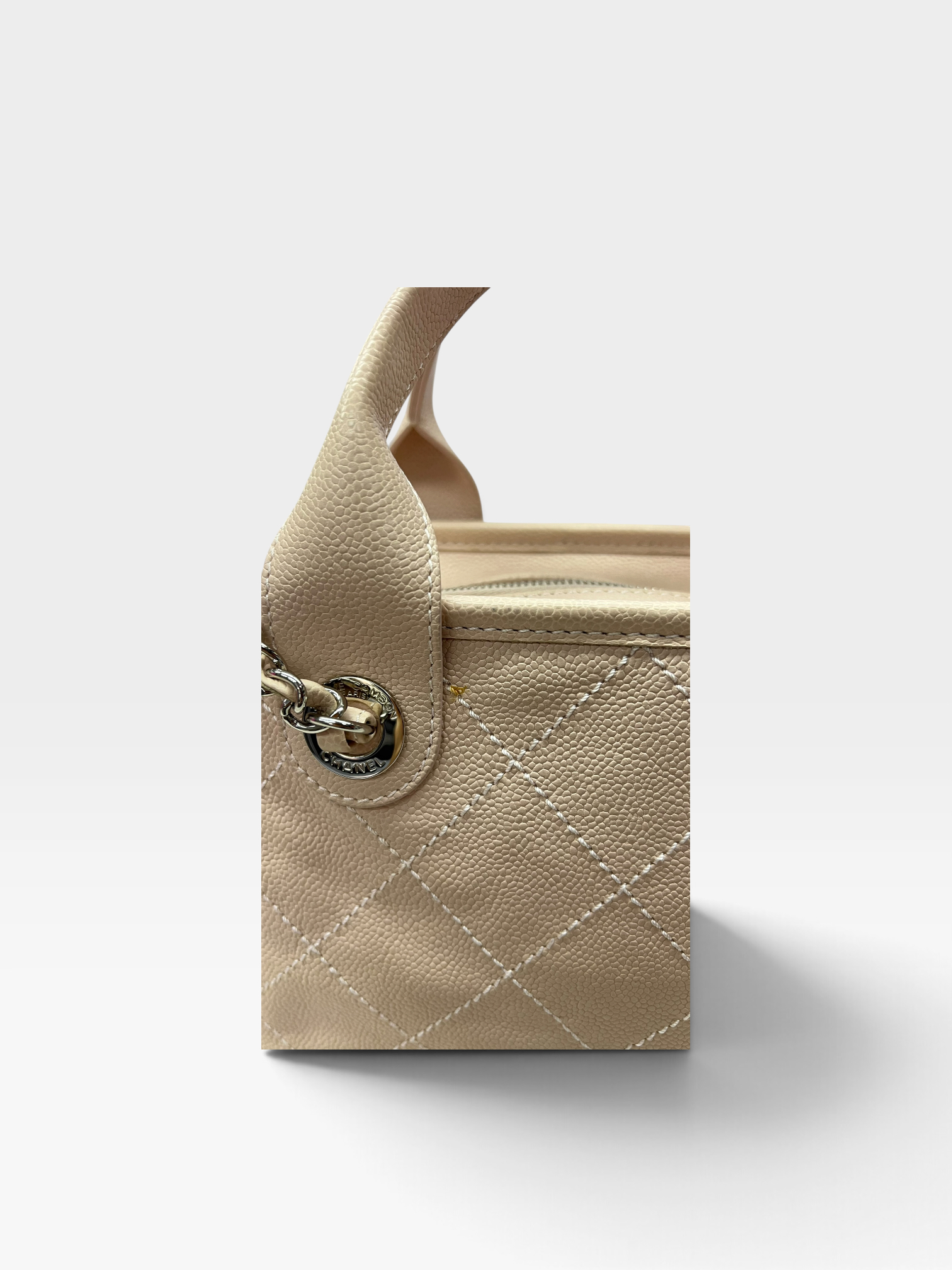 Pre-Owned CHANEL Deauville Handbag / Product Code: 092403