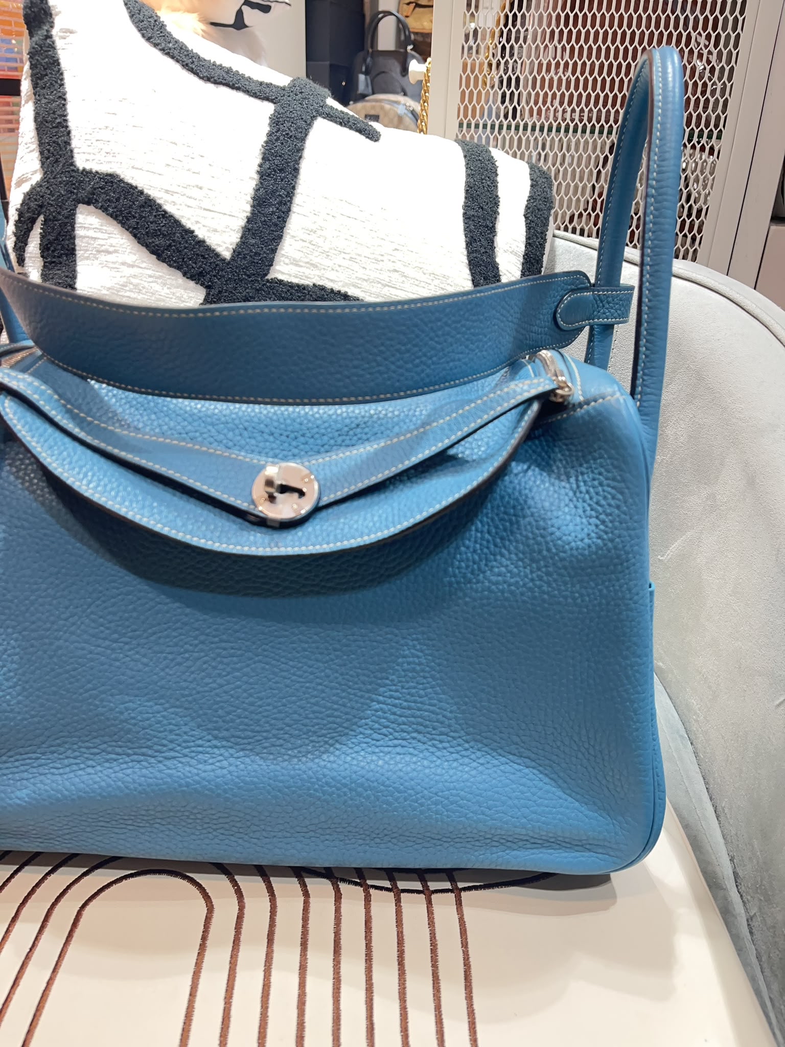 Hermes Lindy 34 Stamp T 牛仔藍銀扣 100%Authentic, 95%New ✅Dust bag