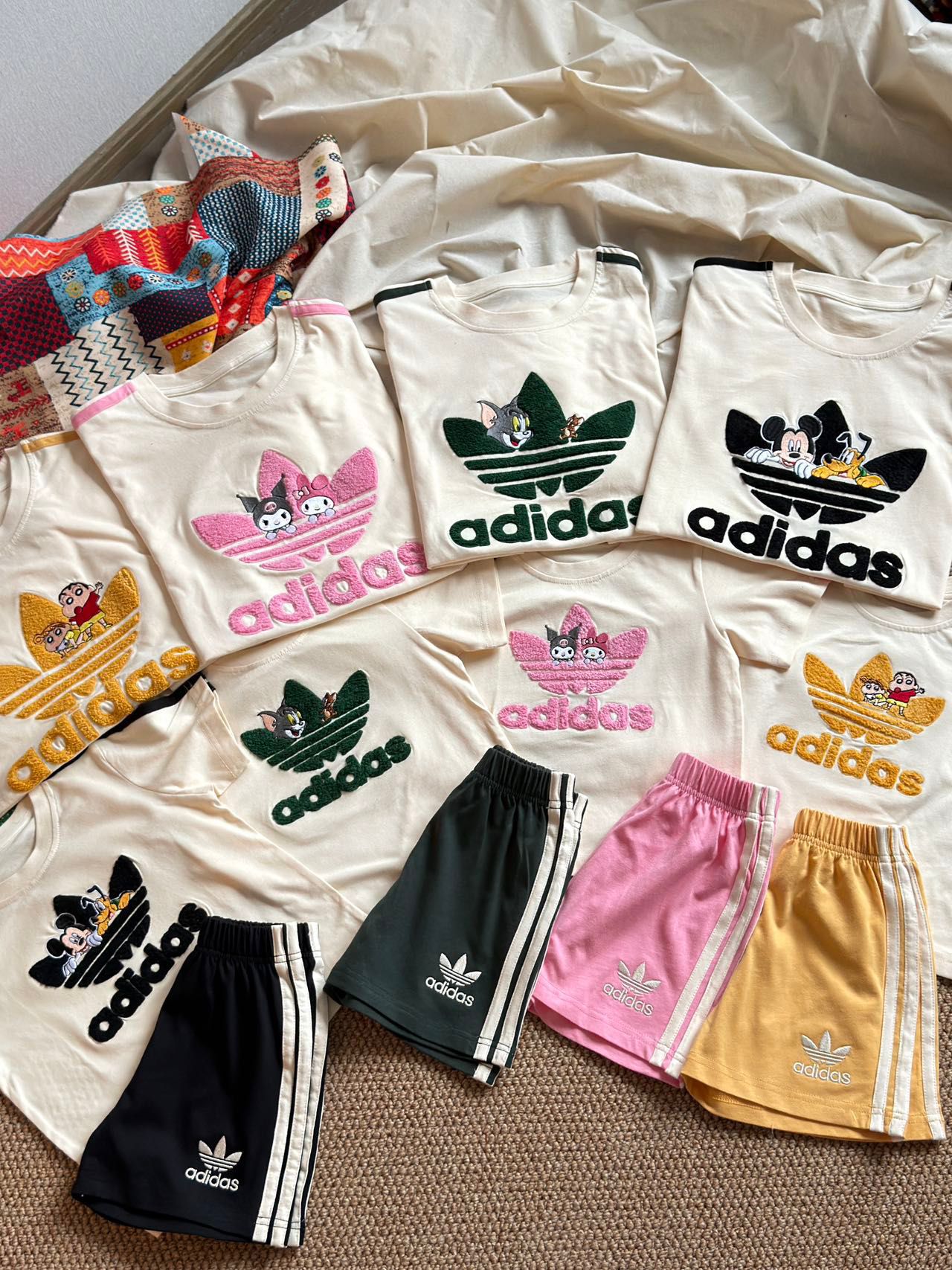 2件起各減$ 10。AD純棉毛巾繡親子裝(成人碼)