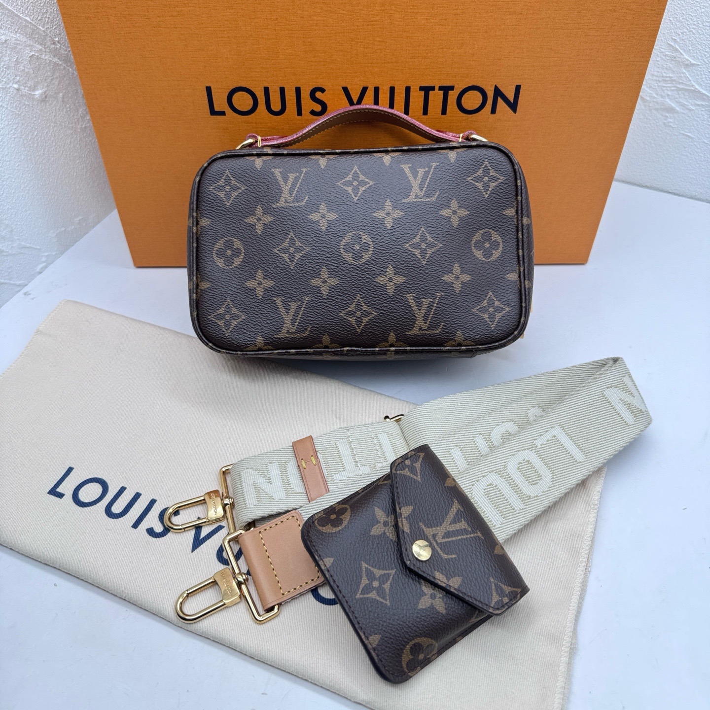 Pre-Owned LV Utility Crossbody / Product Code: 26051706
