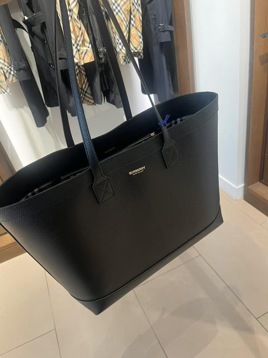 預購 Burberry🌈🌈 折扣款 全皮tote bag Sale Black / white